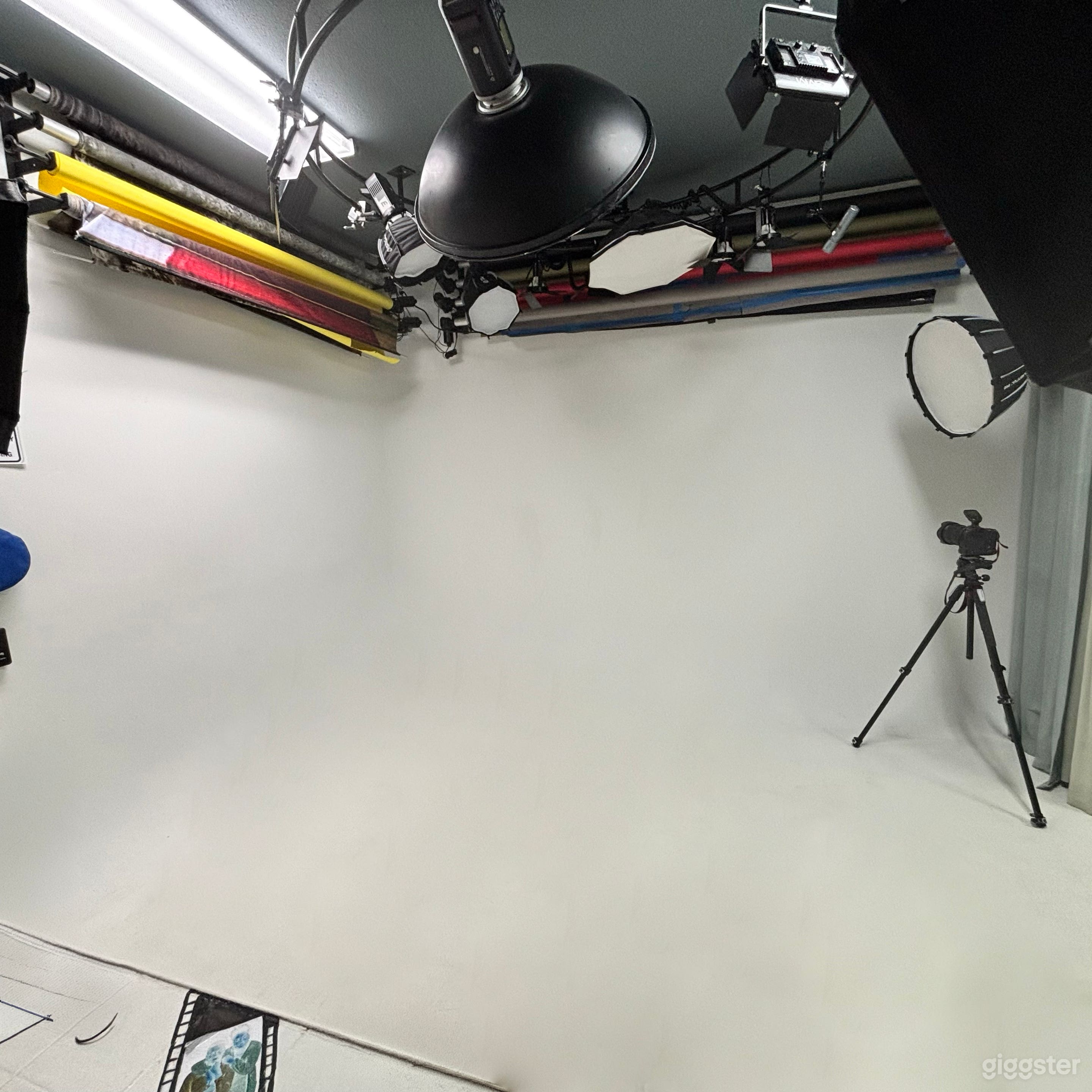 Affordable Photo-Video Studio (lights are included) Photo 2