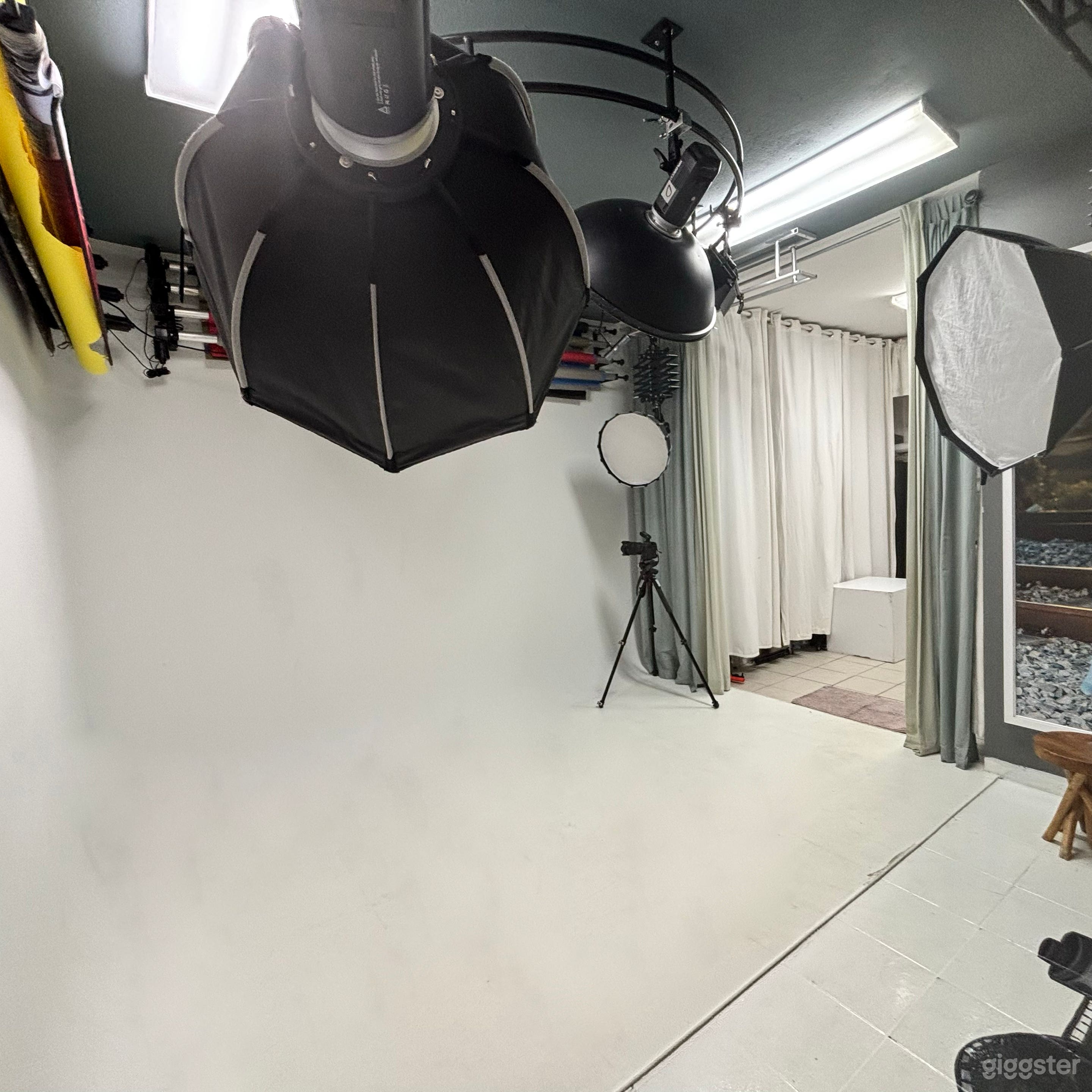 Affordable Photo-Video Studio (lights are included) Photo 3