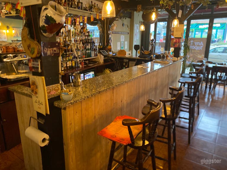  Bar area 