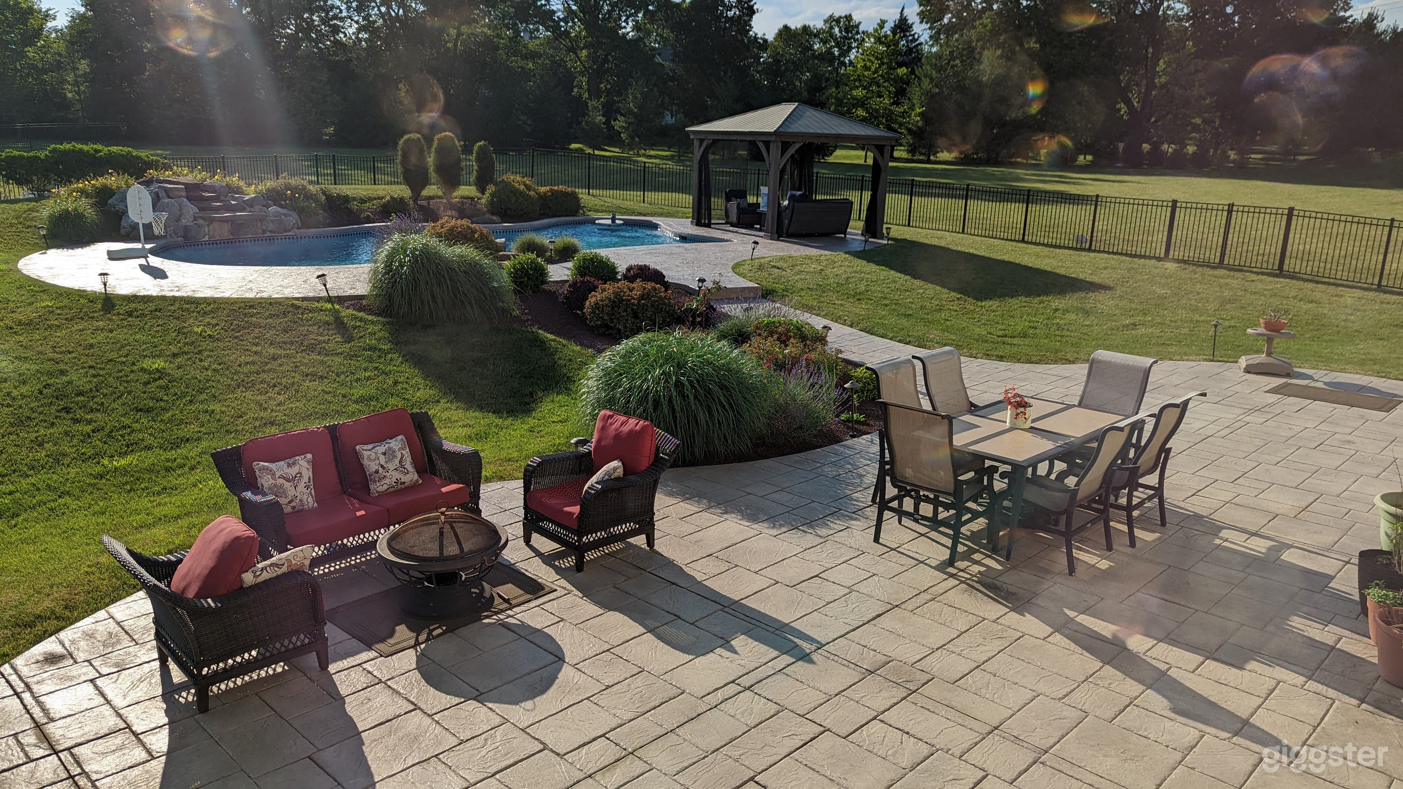 Gorgeous Backyard oasis Photo 3