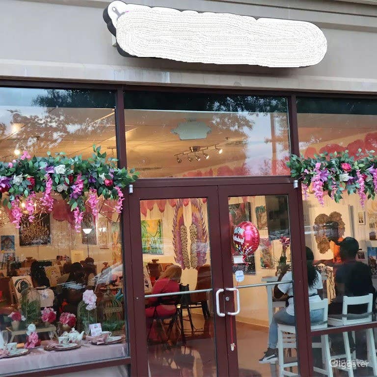 Upscale Creative Flex Space with FREE Parking Photo 2