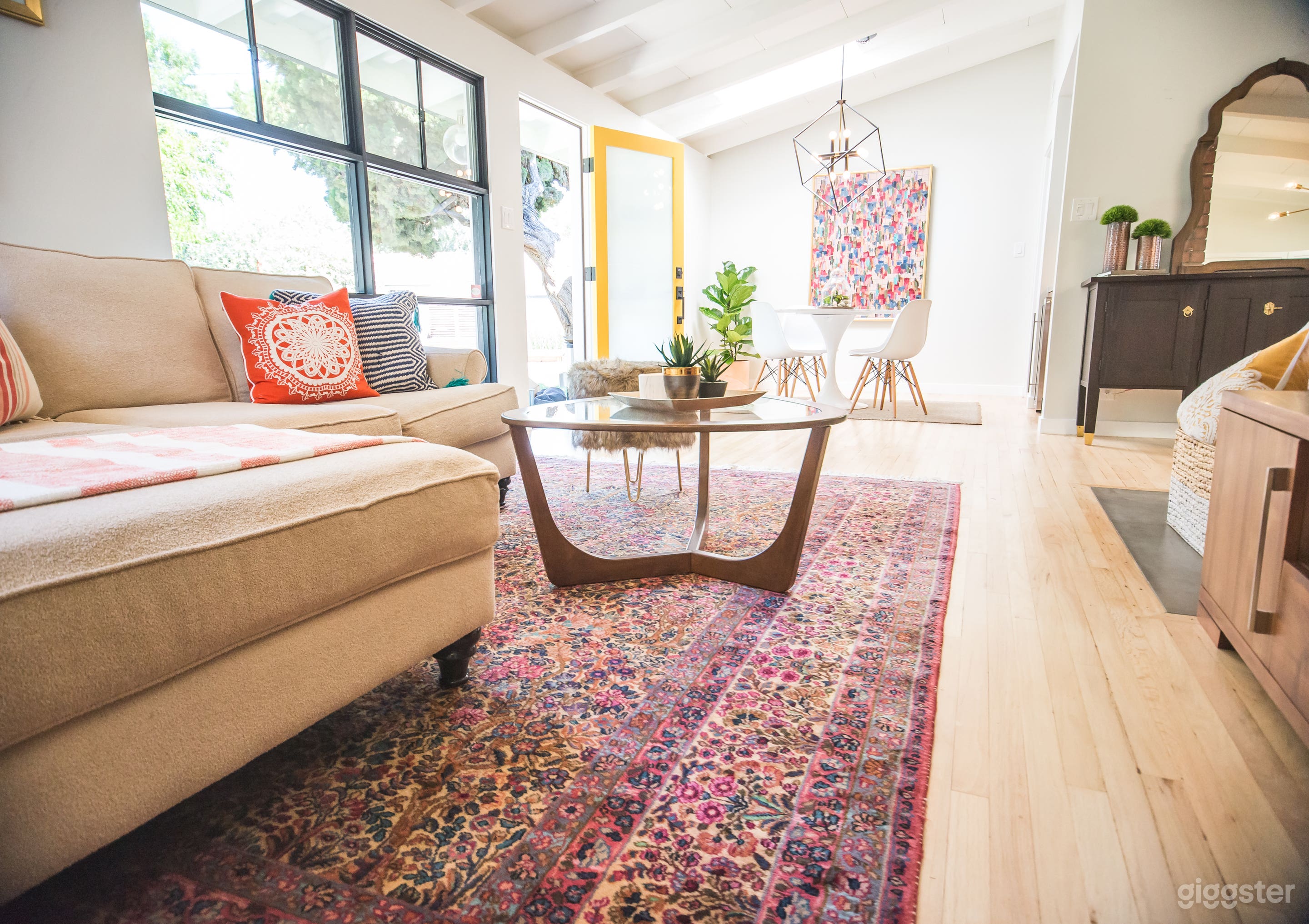 Mid-Century Home Secluded Retreat Photo 3