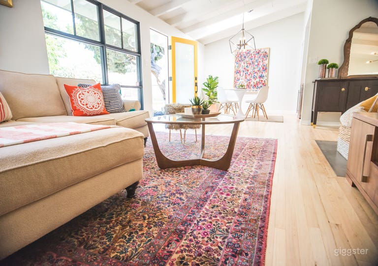  Mid-Century Home Secluded Retreat 