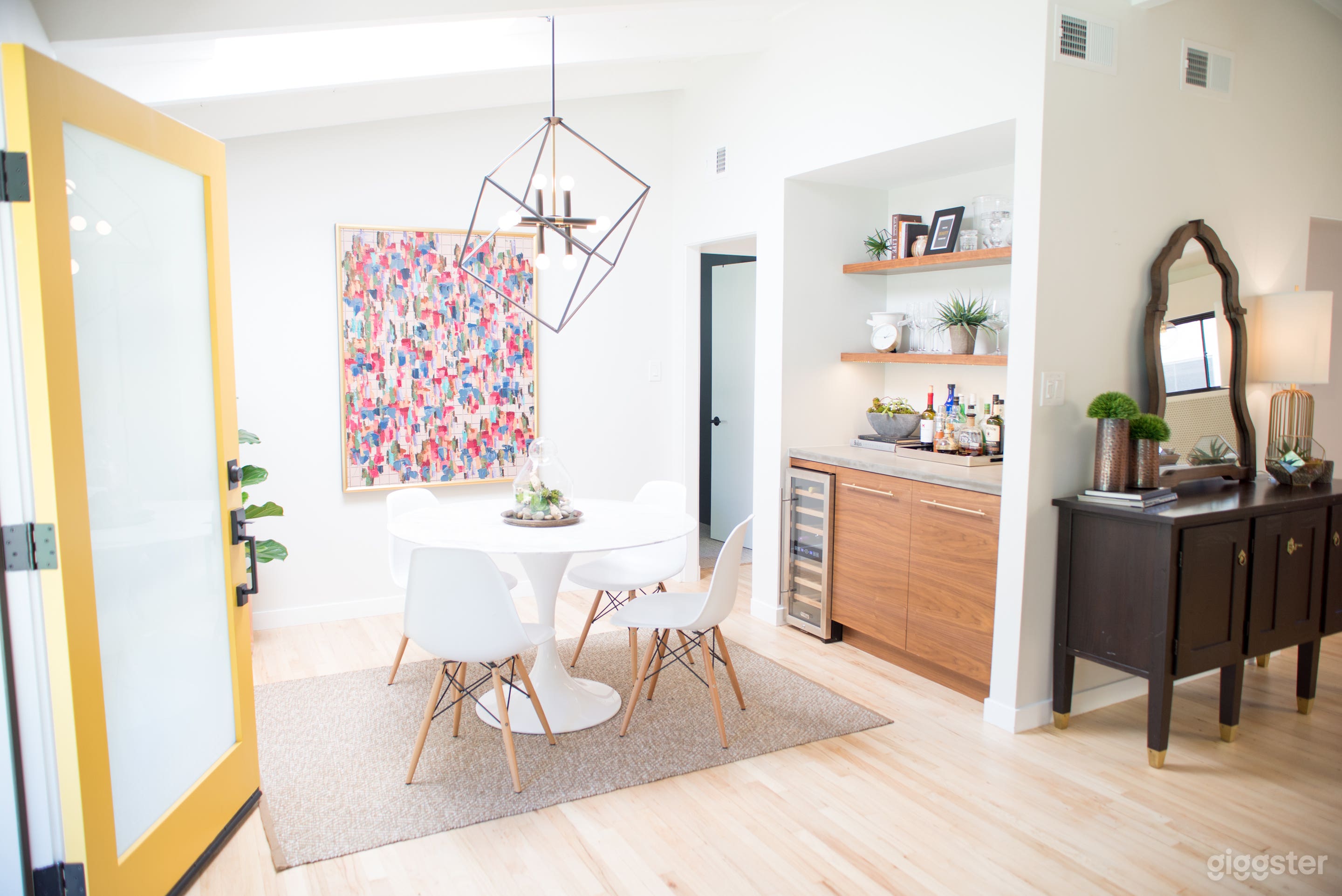 Mid-Century Home Secluded Retreat Photo 4