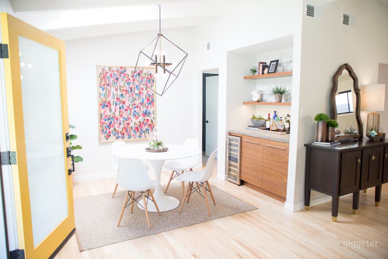  Mid-Century Home Secluded Retreat 