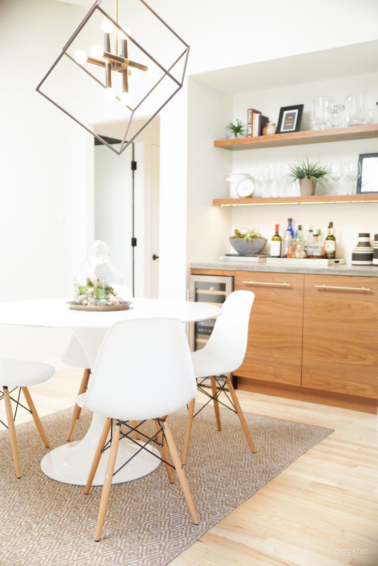  Mid-Century Home Secluded Retreat 