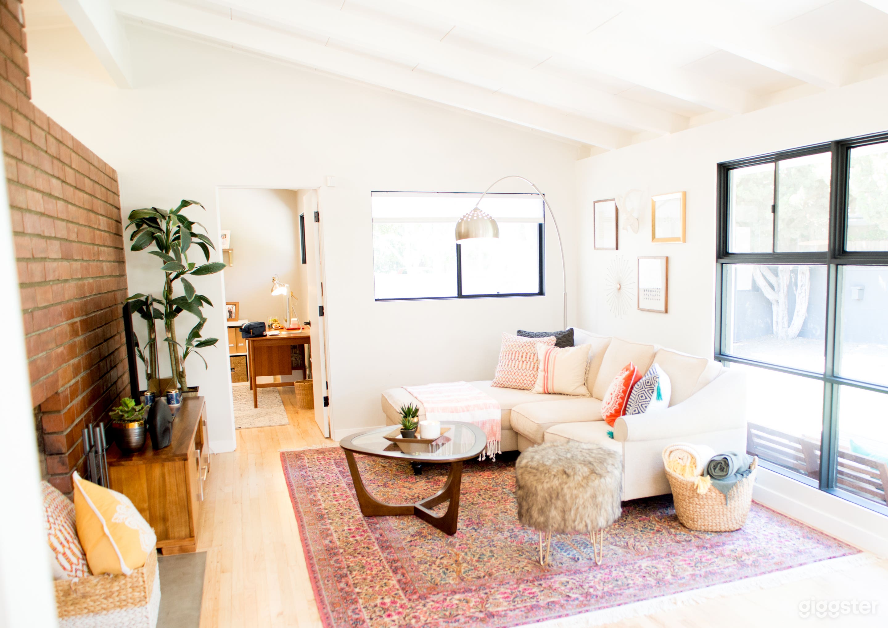 Mid-Century Home Secluded Retreat Photo 1