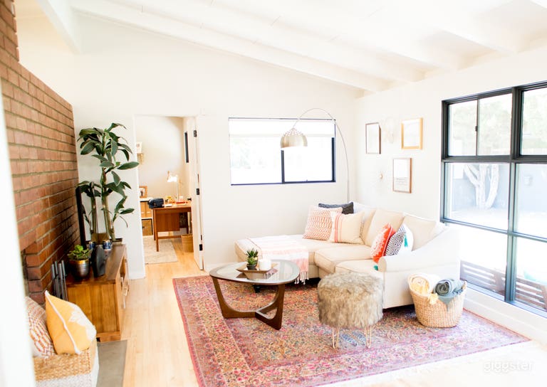  Mid-Century Home Secluded Retreat 