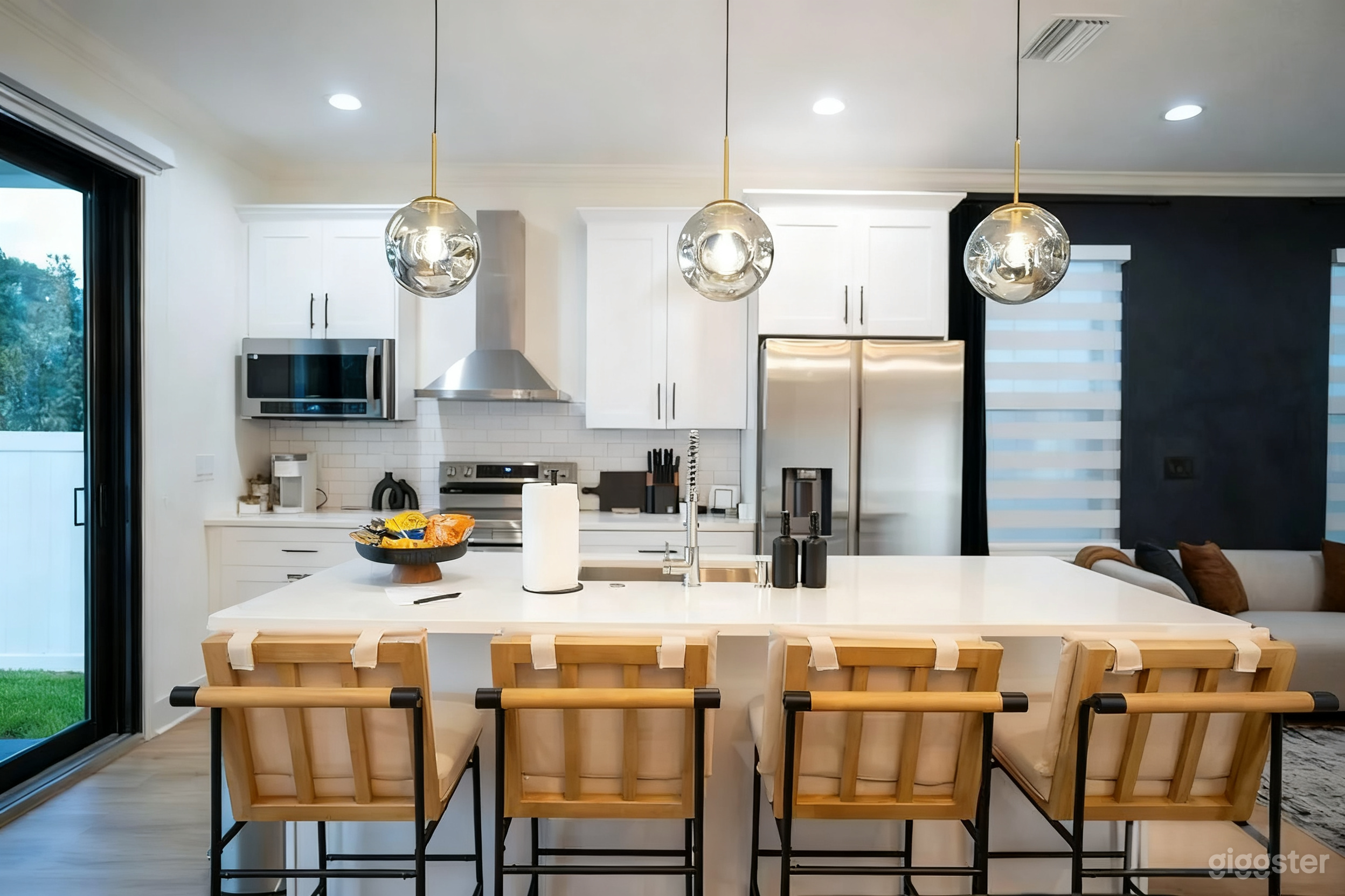 Downtown Townhome with Rooftop & City Views Photo 4