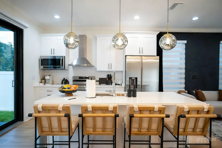  Downtown Townhome with Rooftop & City Views 