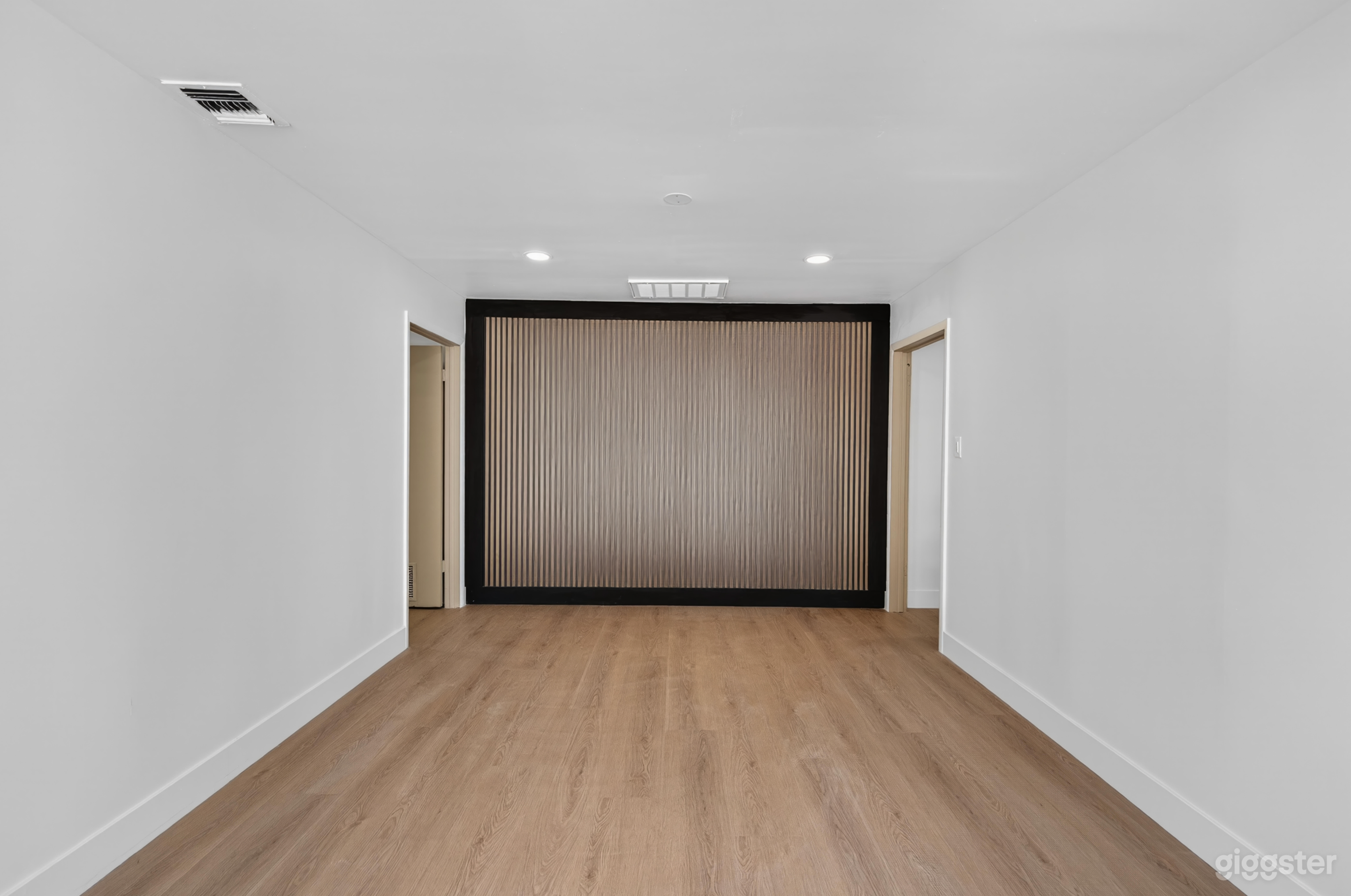 15000 Sq Ft Spacious Industrial Warehouse  Photo 2