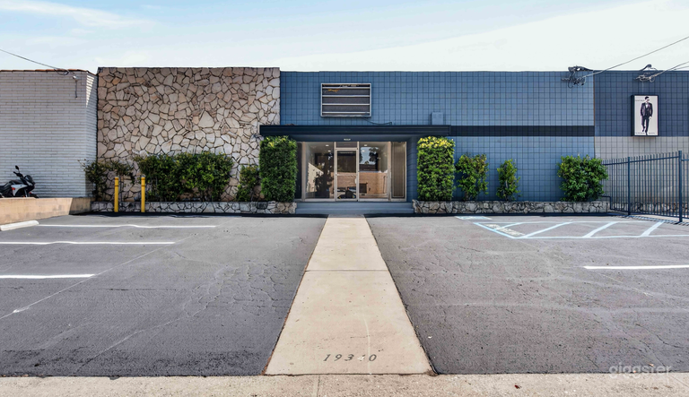  Entrepôt industriel spacieux de 15000 Sq Ft 