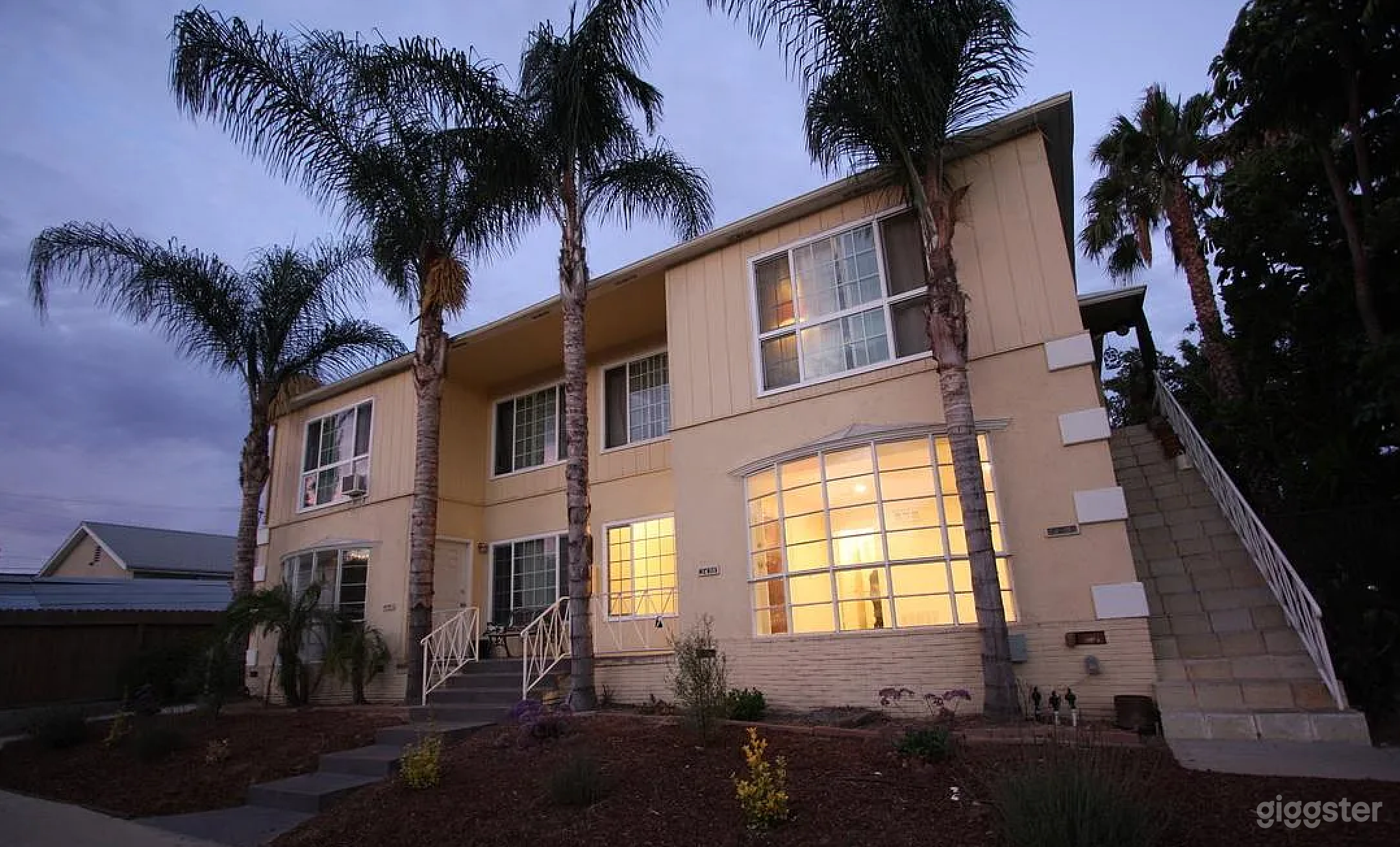 Artsy & Modern Apt with attached Film Studio Photo 1