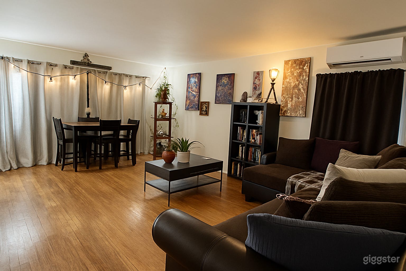 Artsy & Modern Apt with attached Film Studio Photo 1