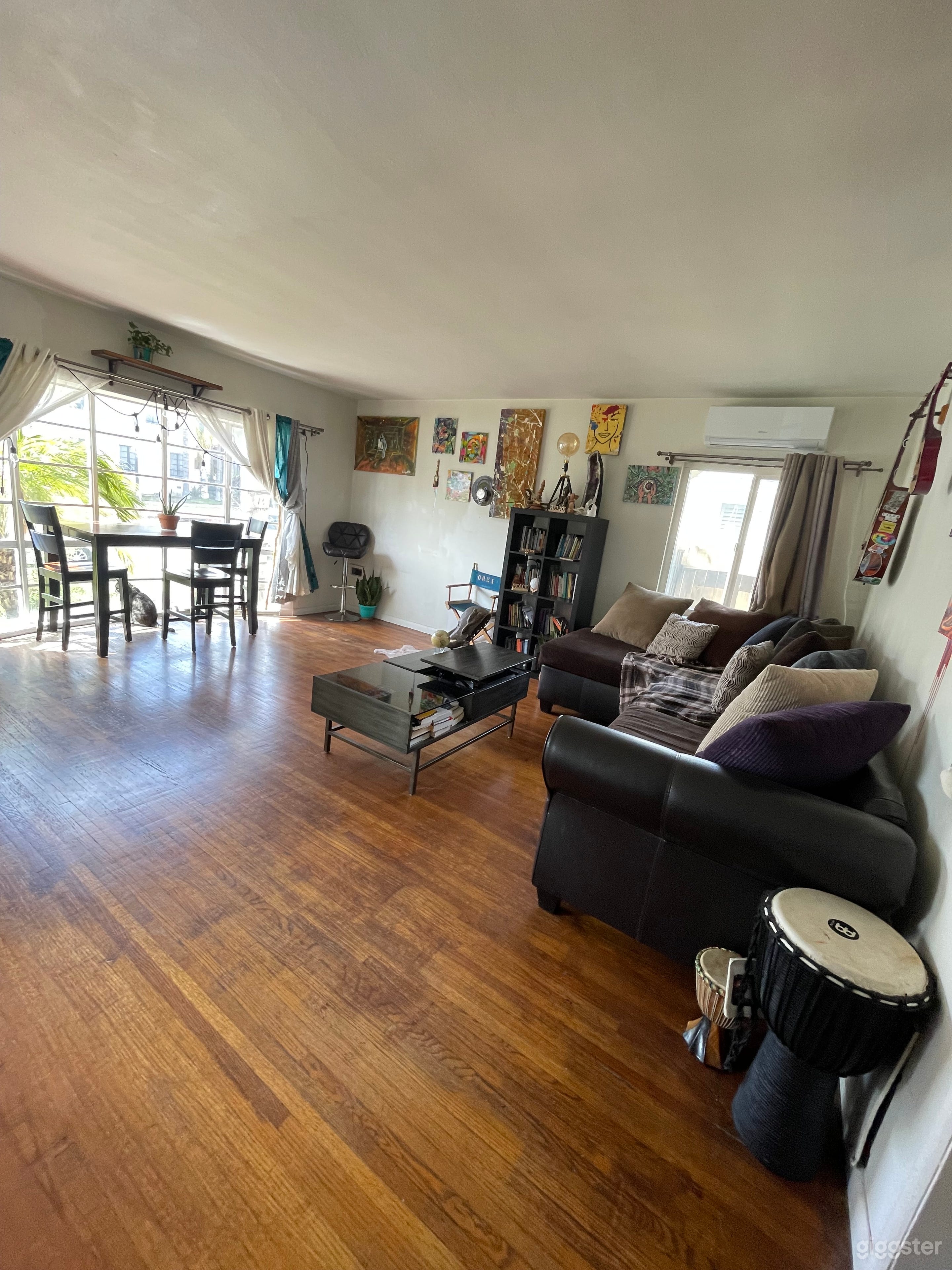 Artsy & Modern Apt with attached Film Studio Photo 4