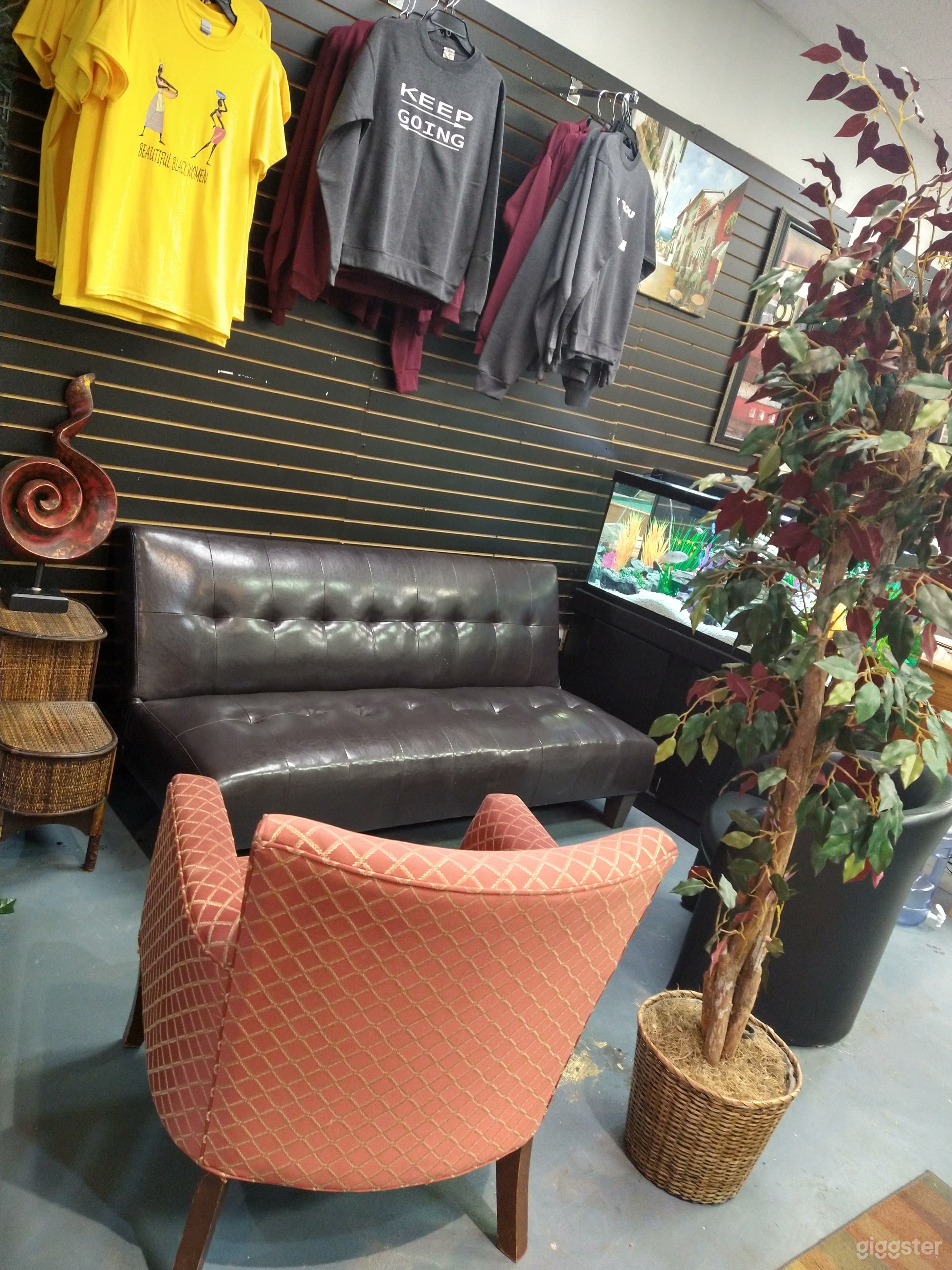 Cozy vibe Mixuse Coffee Shop Photo 3