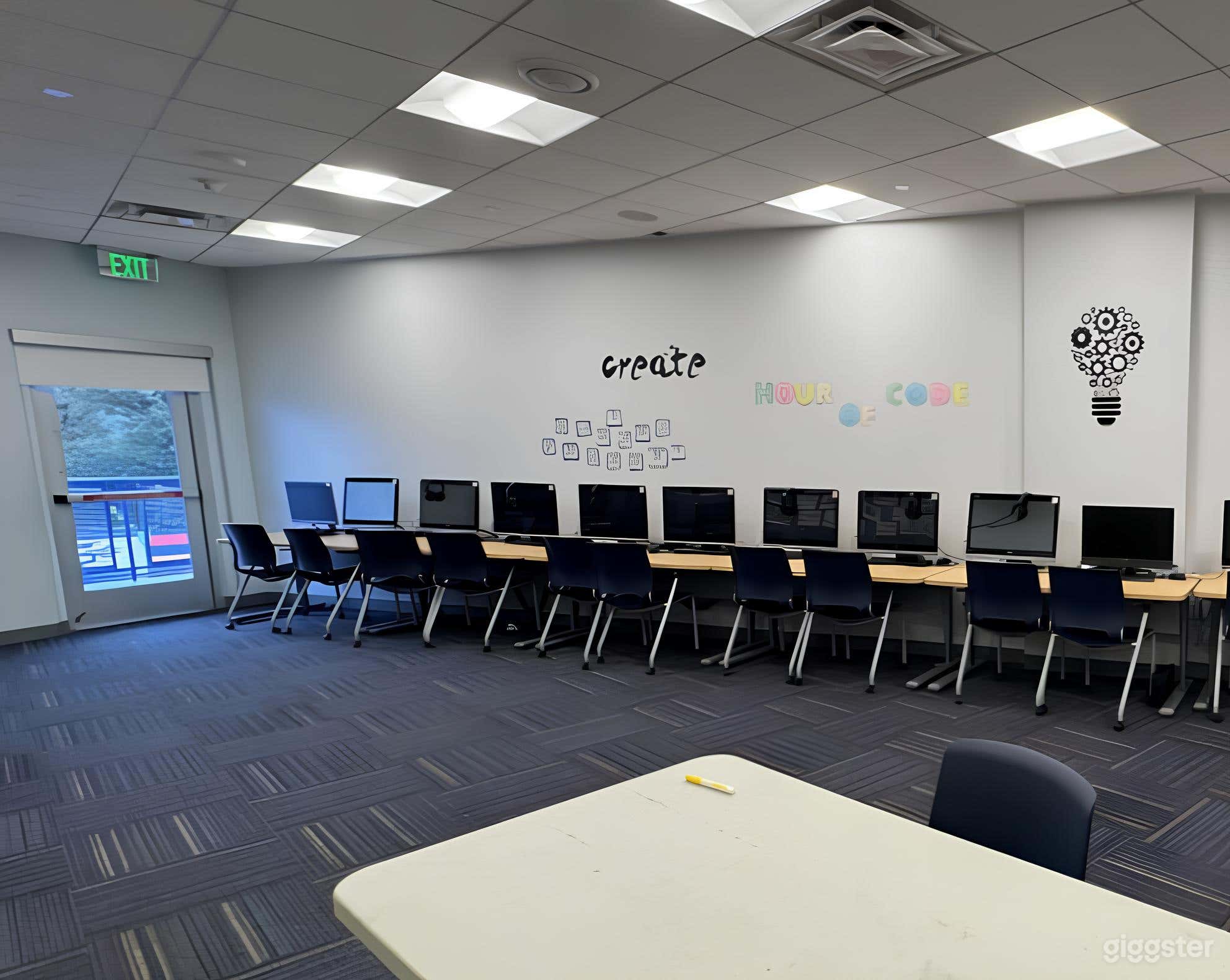 Functional Computer Laboratory Photo 4