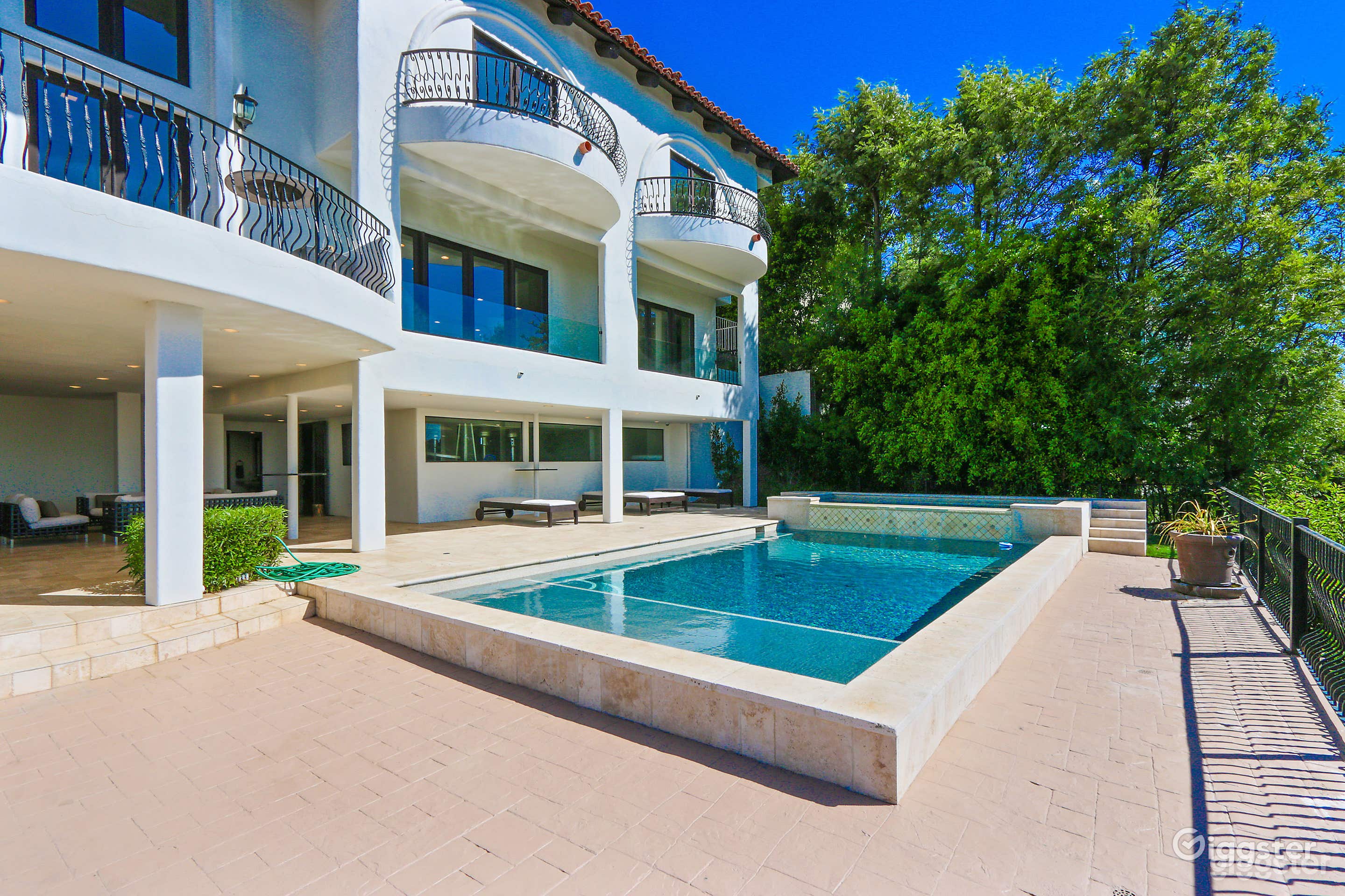 Gorgeous Outdoor Pool In Beverly Hills Photo 1