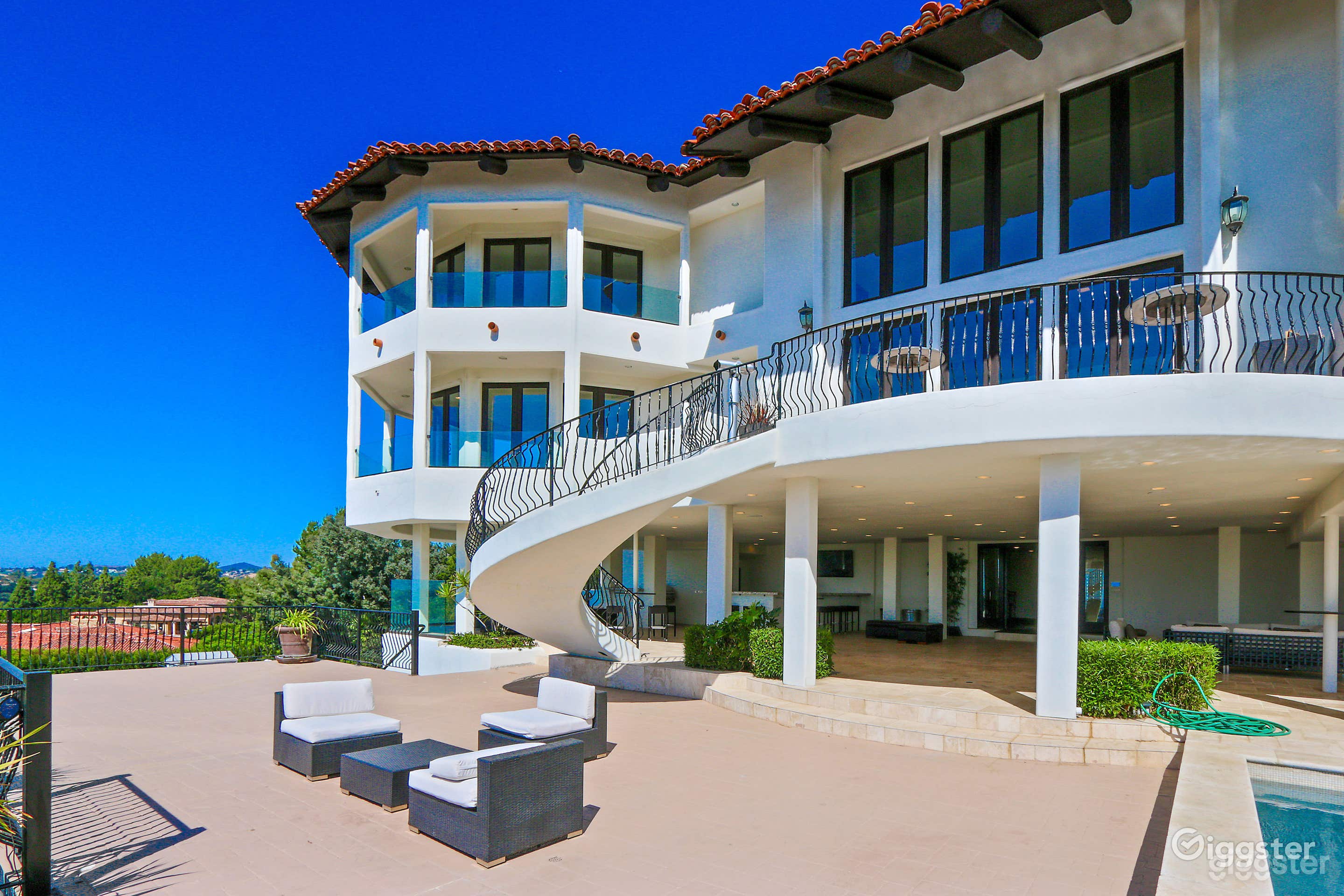 Gorgeous Outdoor Pool In Beverly Hills Photo 3