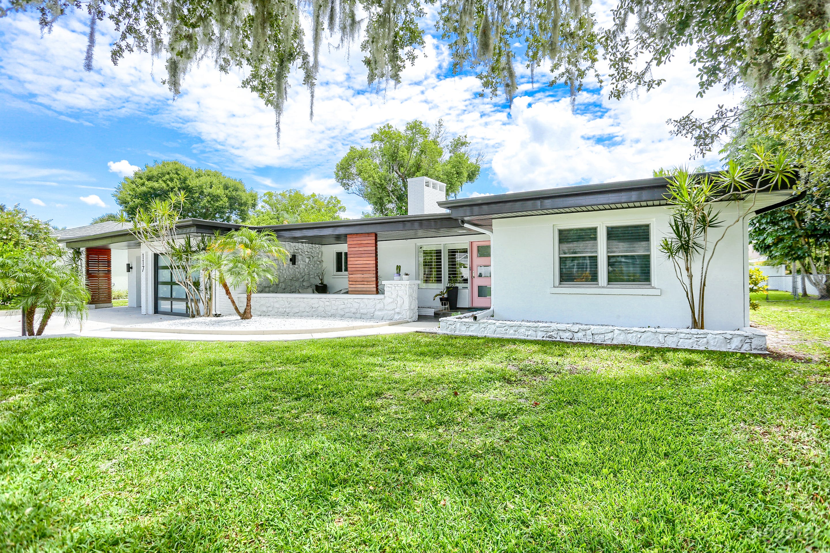 Mid-Century Modern Eclectic Home Photo 2