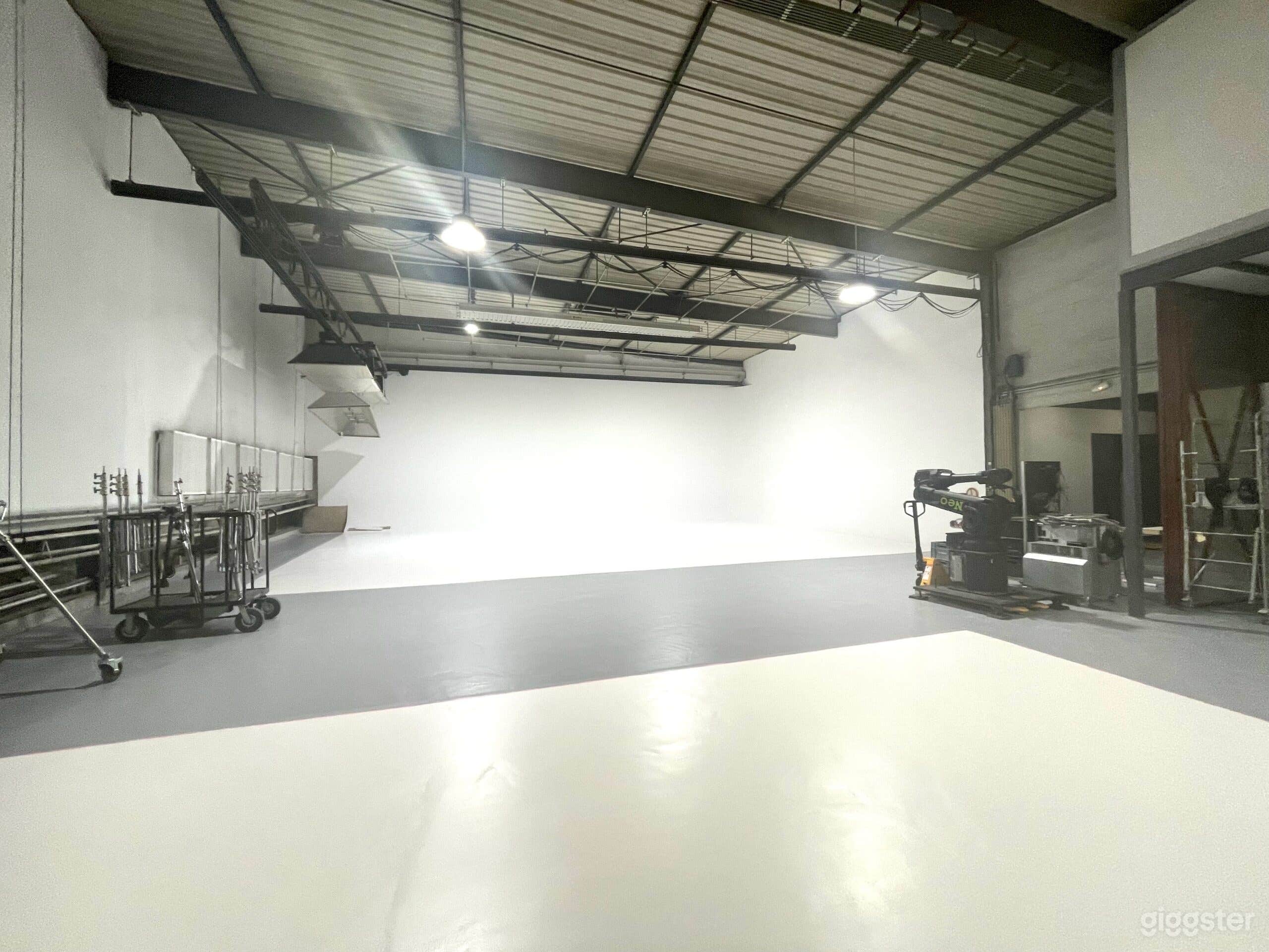 Photo de ESPACE A | Cyclo A x Grille x Fond Vert x Noir – 250m² 4