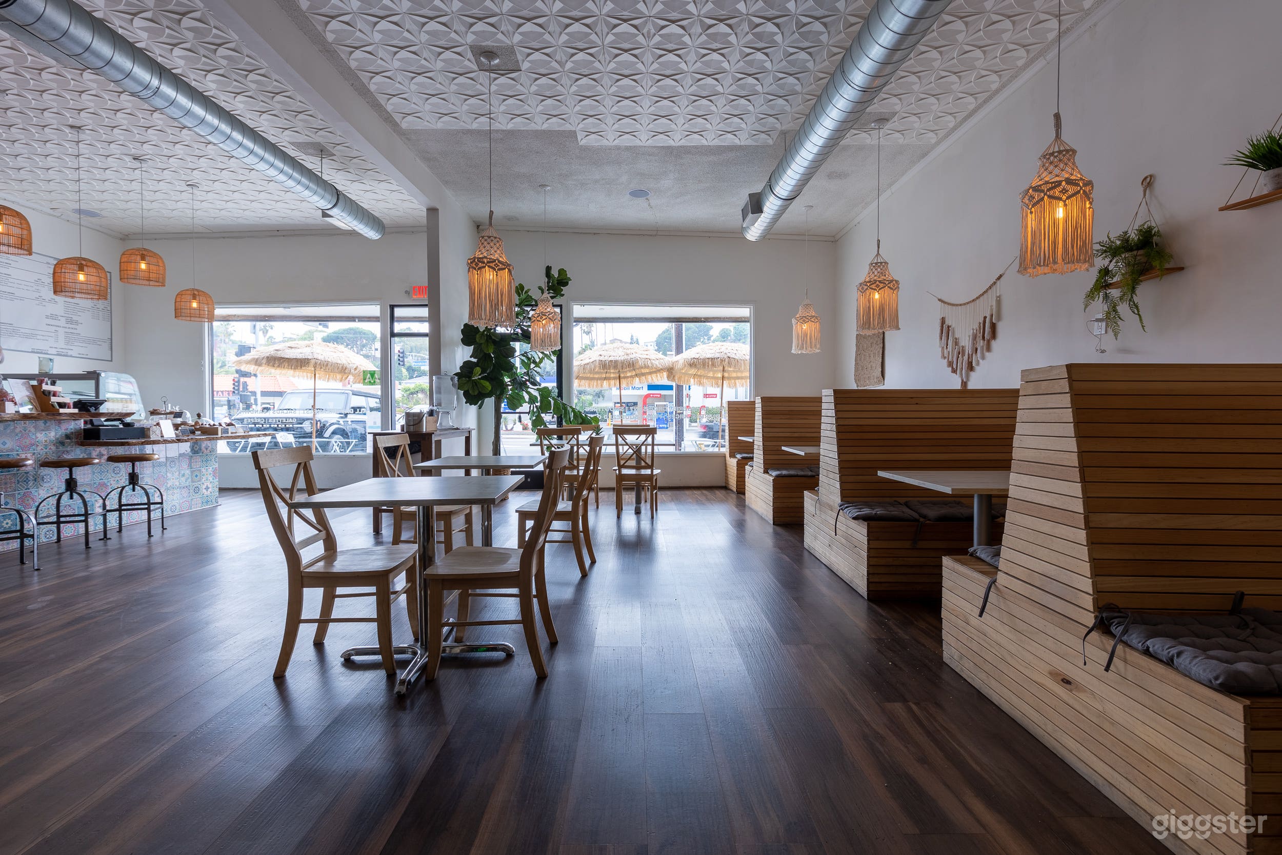 main cafe with Booths