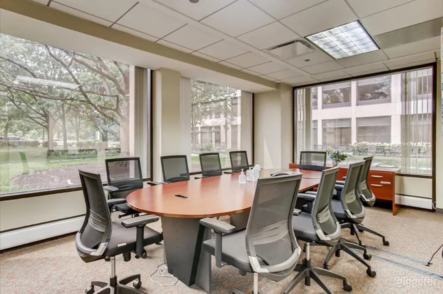 Conference Room for 10 at Chicago O'Hare Photo 1