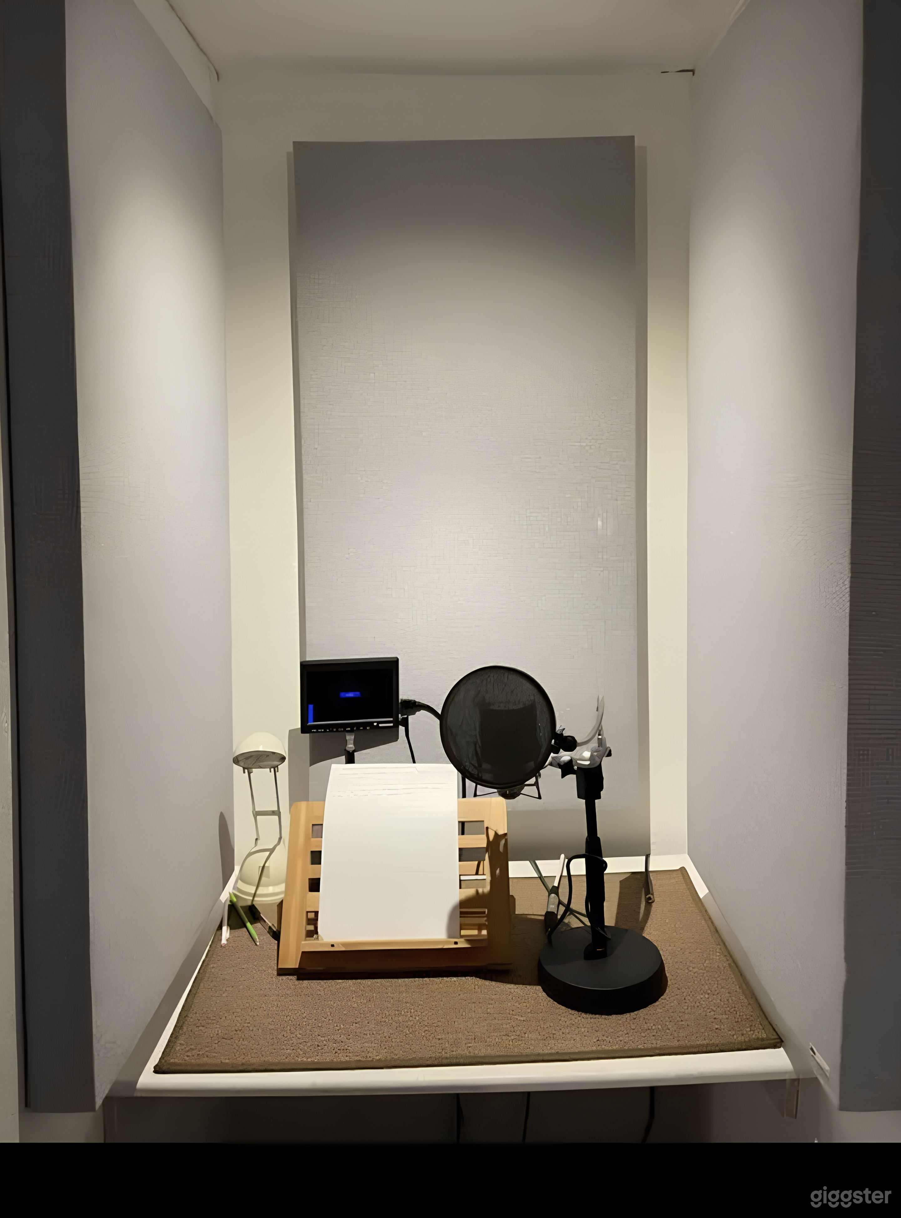 Modern Podcast Room Photo 4