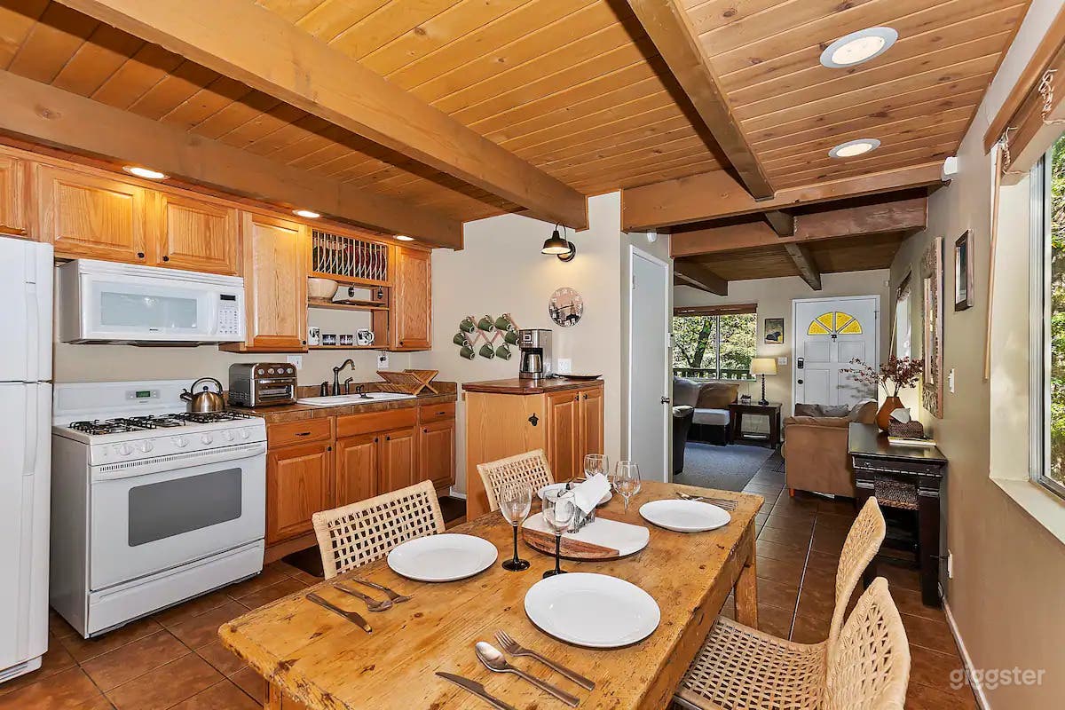 Quaint Big Bear cabin near Bear Mountain  Photo 3