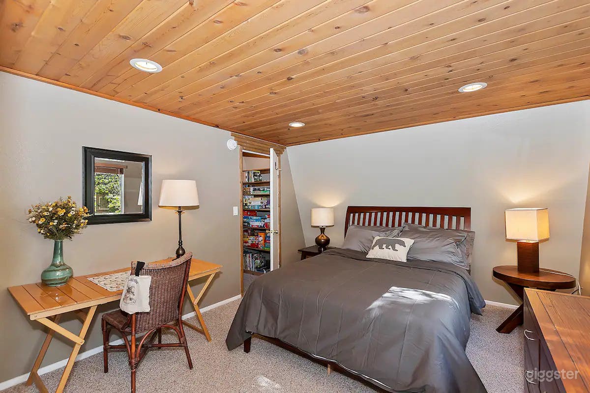 Quaint Big Bear cabin near Bear Mountain  Photo 4