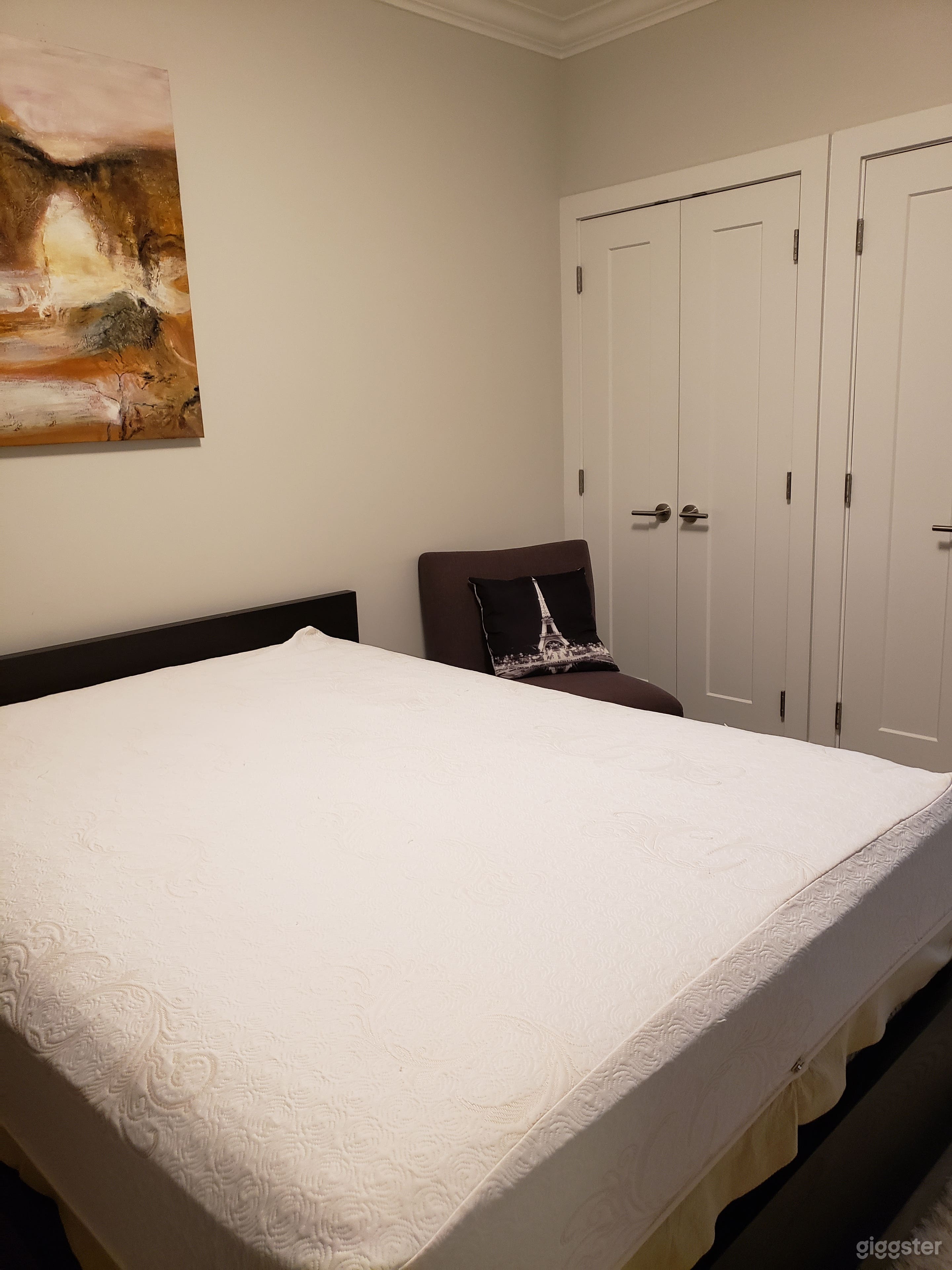 Modern Bright And Just Right Photo 3