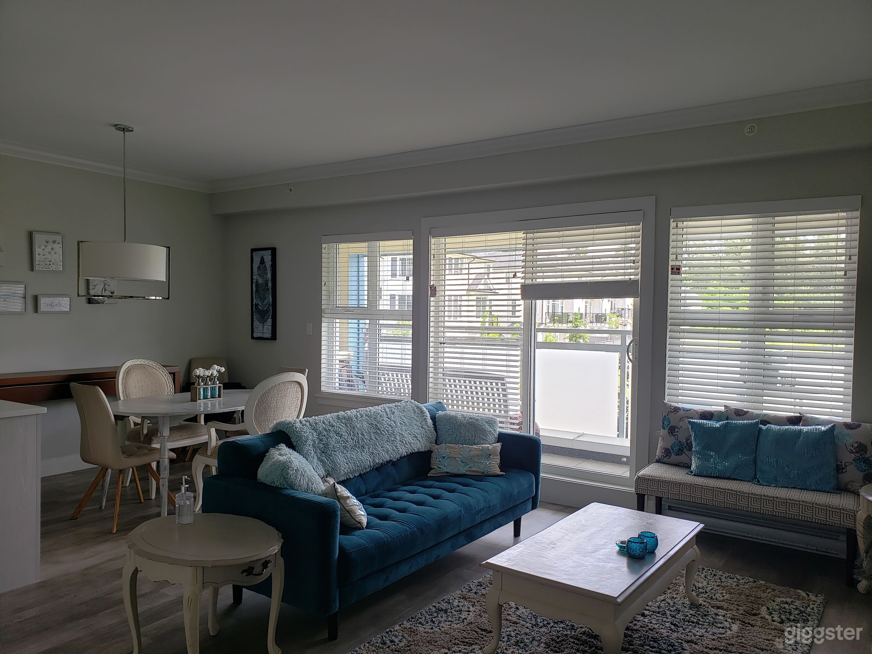 Modern Bright And Just Right Photo 1