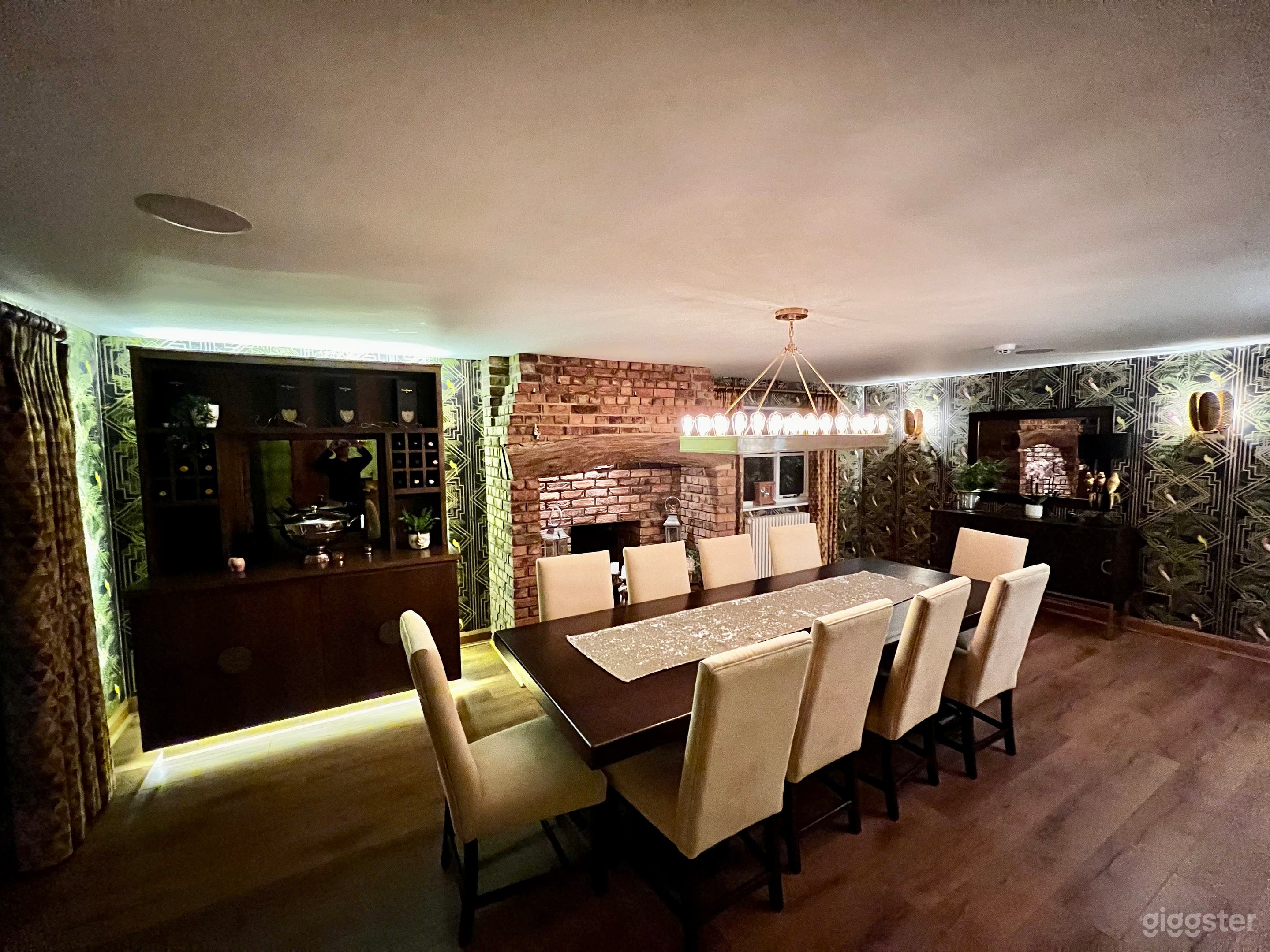 Multi styled location  Photo 4