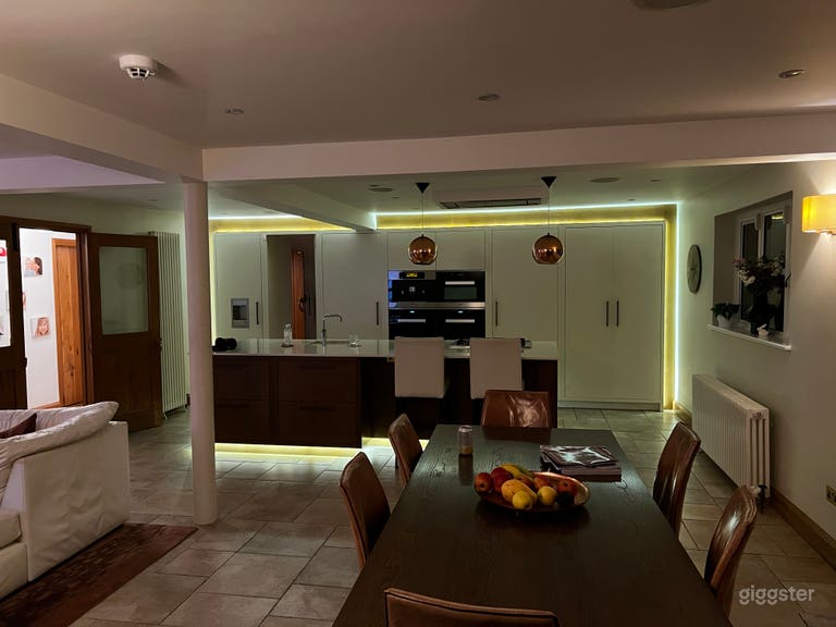  Kitchen / family room 