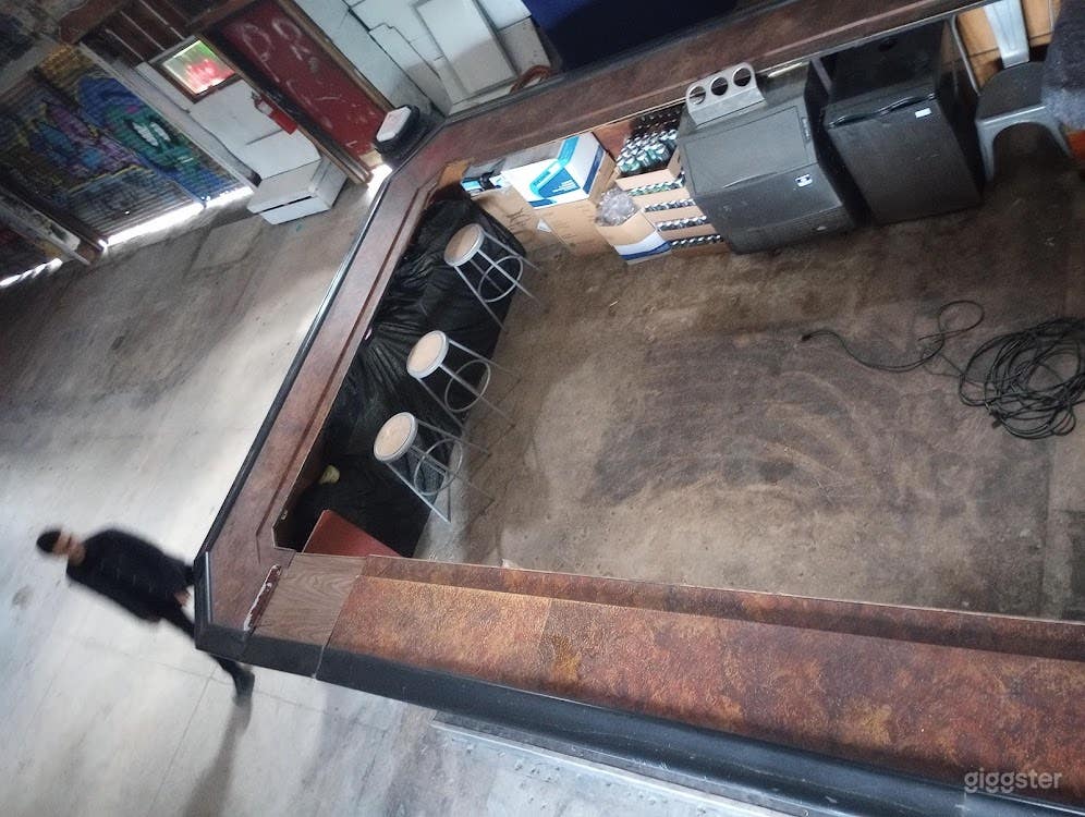 30'x120' street level, 17 ft high arched ceiling Photo 3