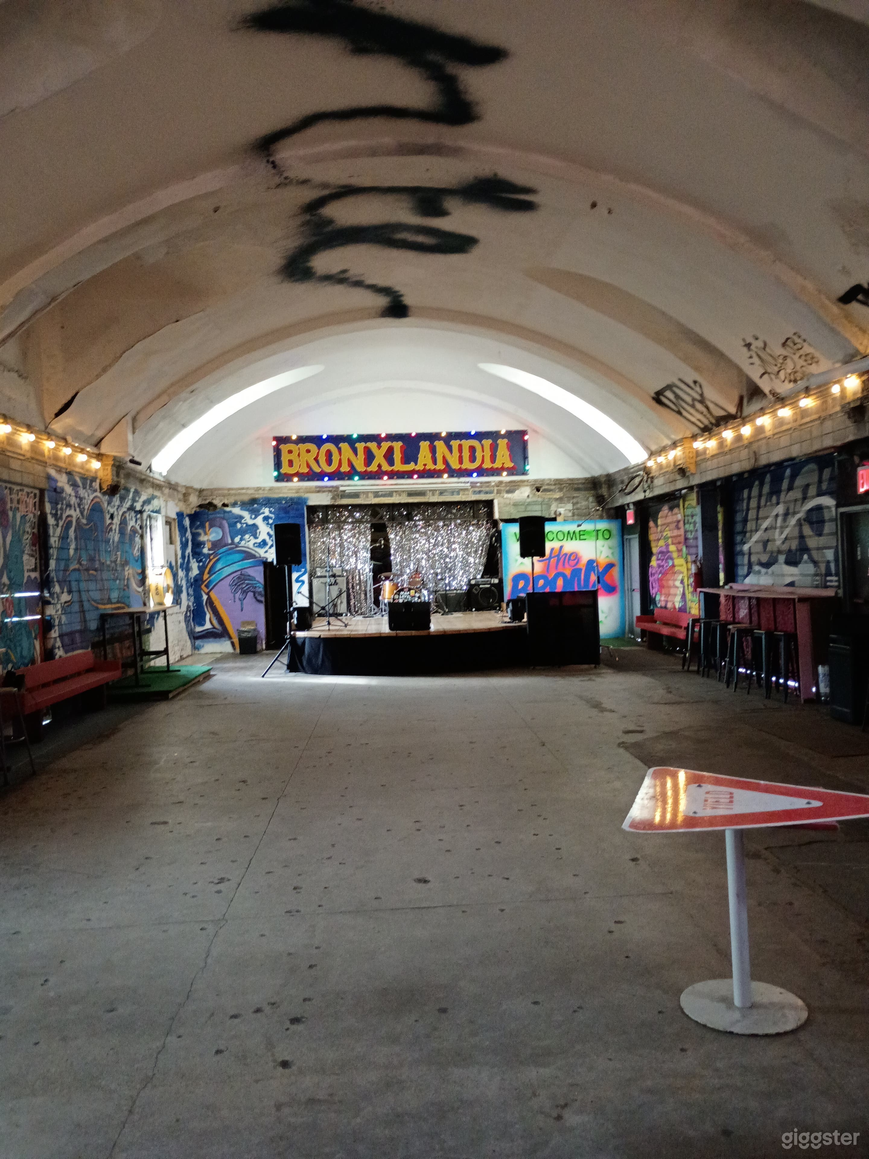 30'x120' street level, 17 ft high arched ceiling Photo 1