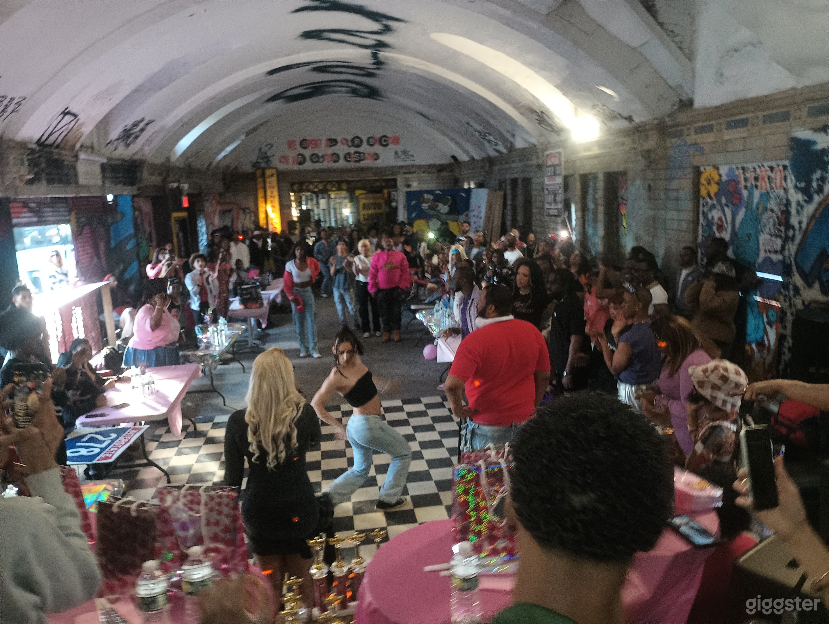 30'x120' street level, 17 ft high arched ceiling Photo 4