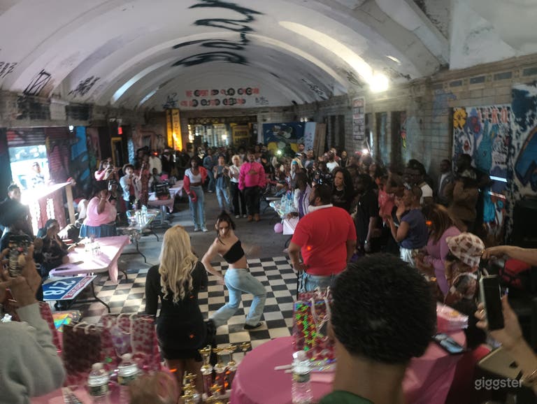  30'x120' street level, 17 ft high arched ceiling 