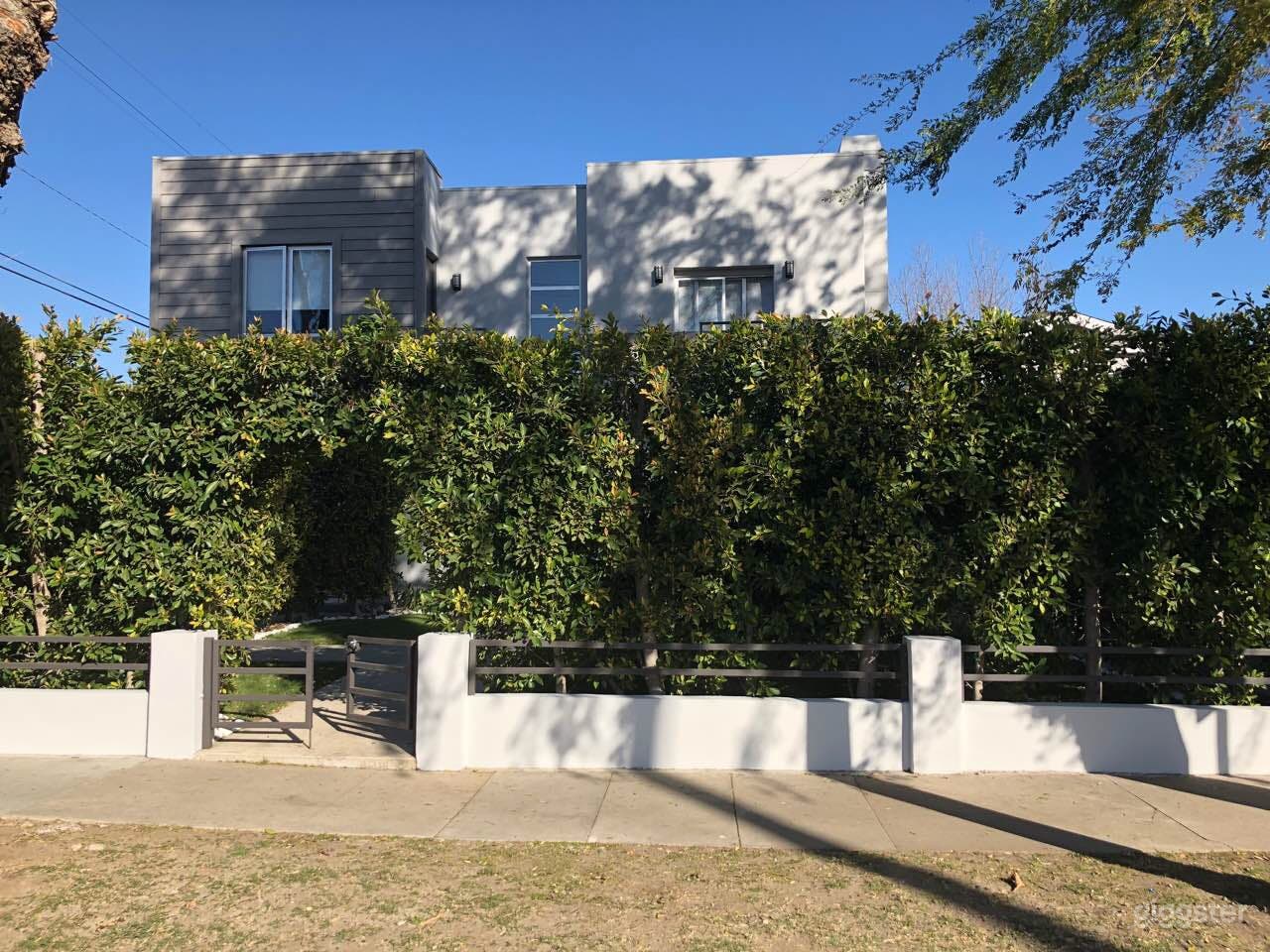 MODERN HOUSE IN STUDIO CITY Photo 2