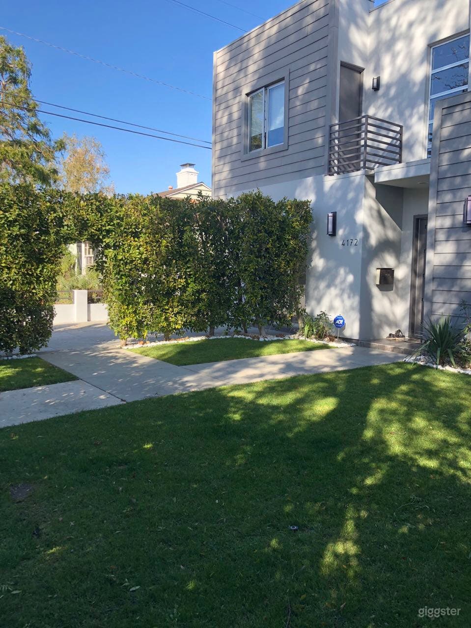 MODERN HOUSE IN STUDIO CITY Photo 3