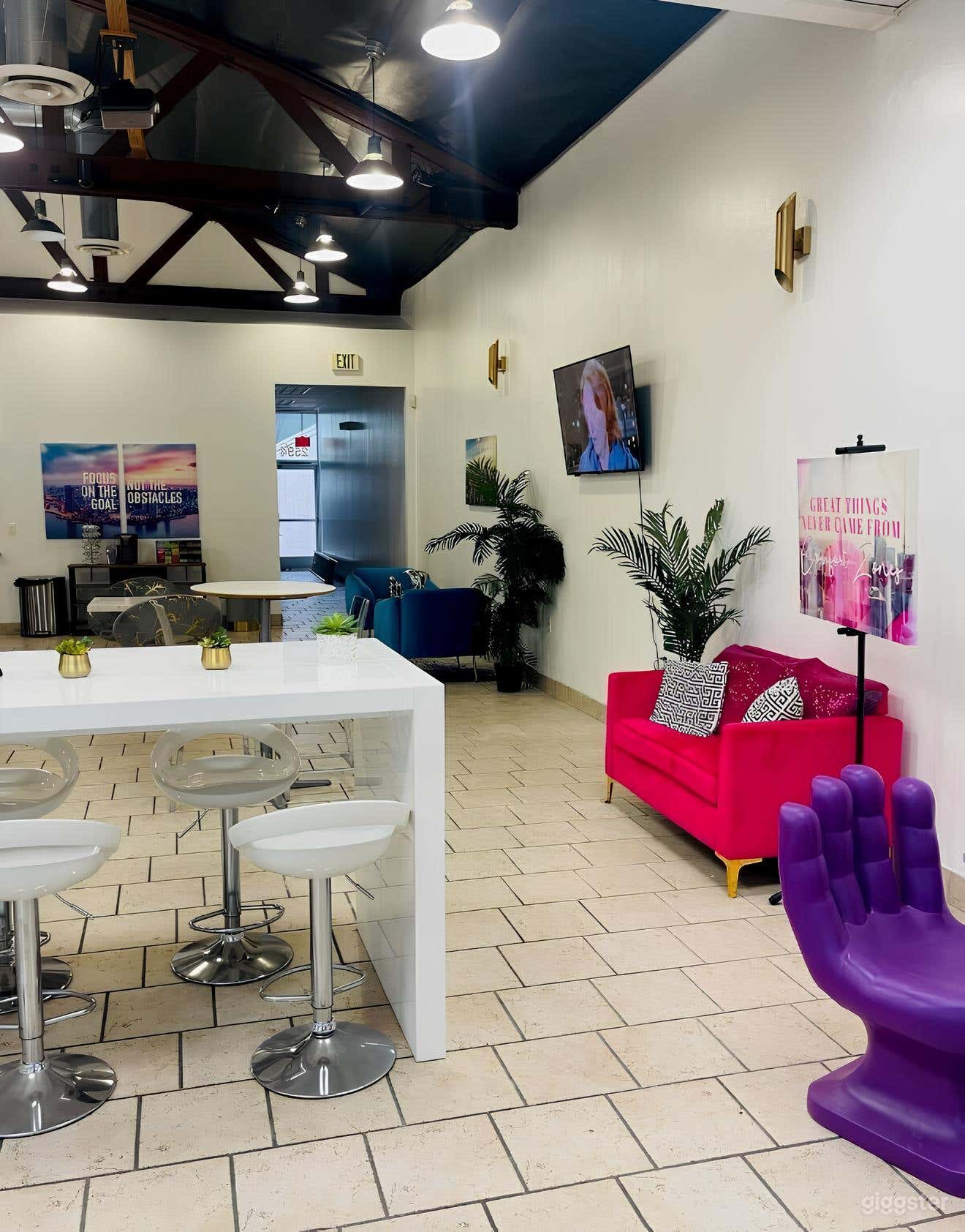 Stunning Luxurious Events Space Photo 3