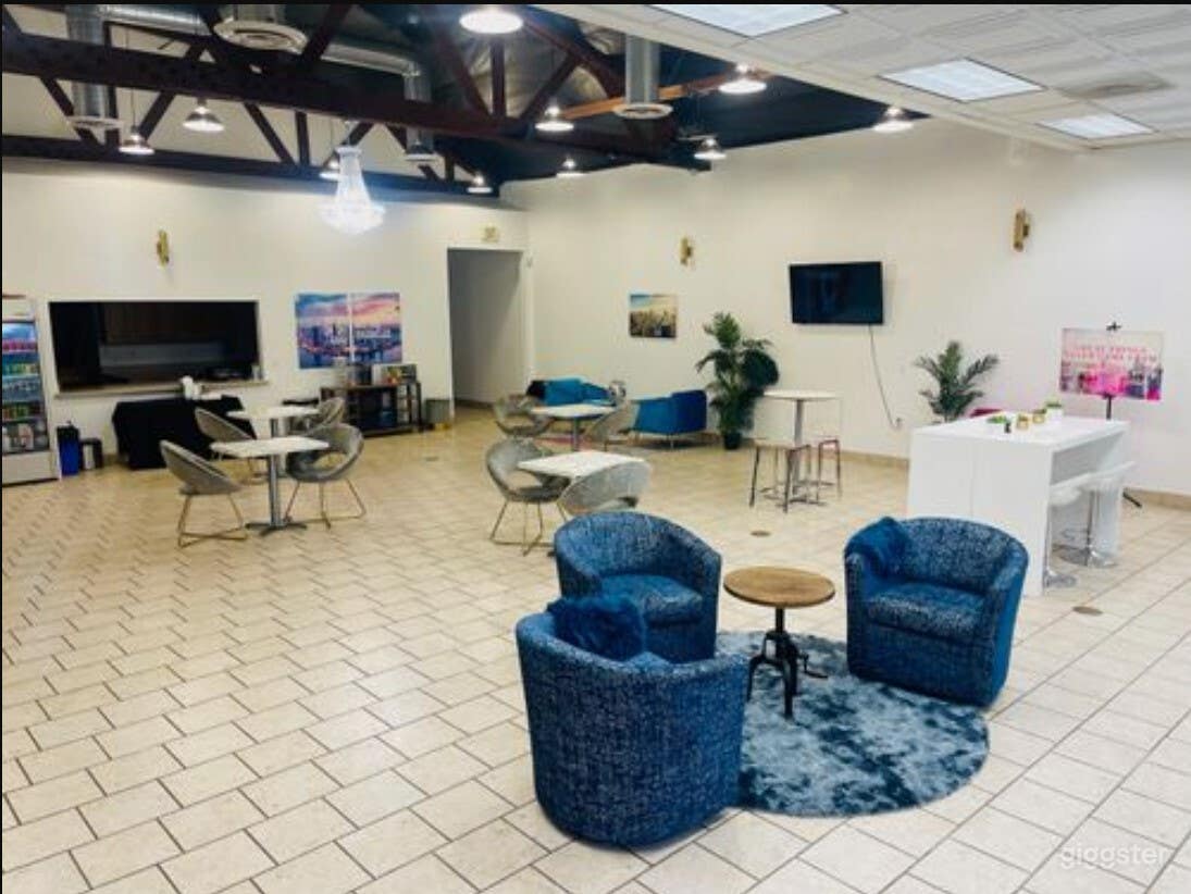 Stunning Luxurious Events Space Photo 2