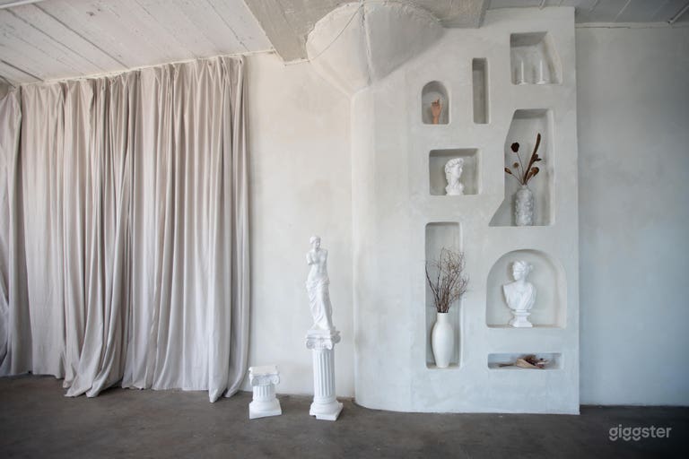  Artistic Loft With Marquee Star 