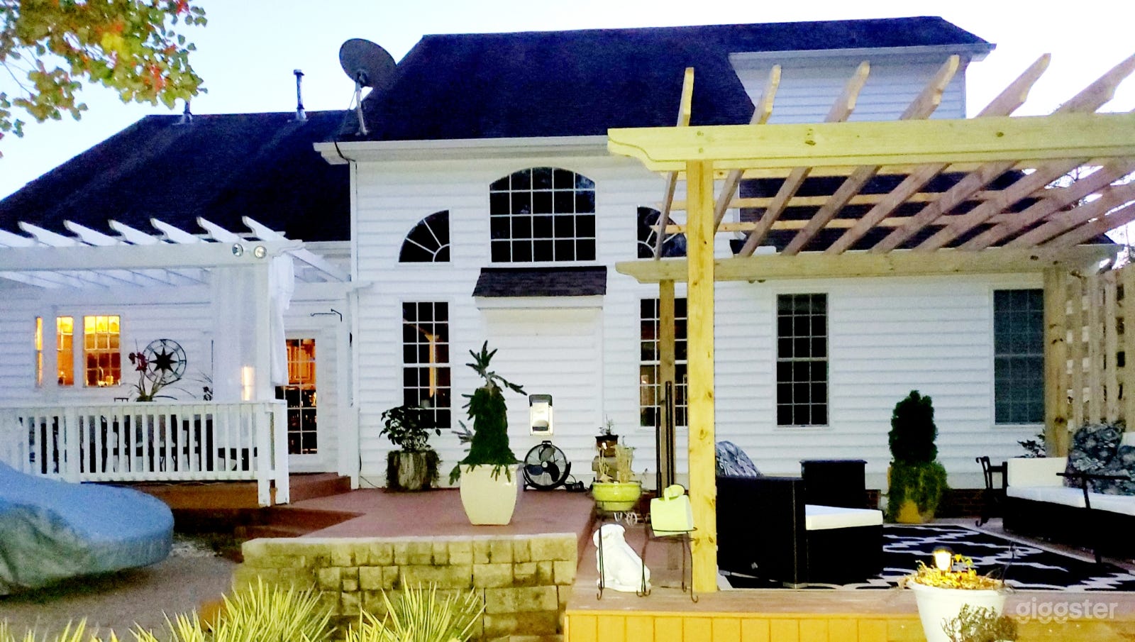 Quiet Beautiful Home Inside and Out Photo 3