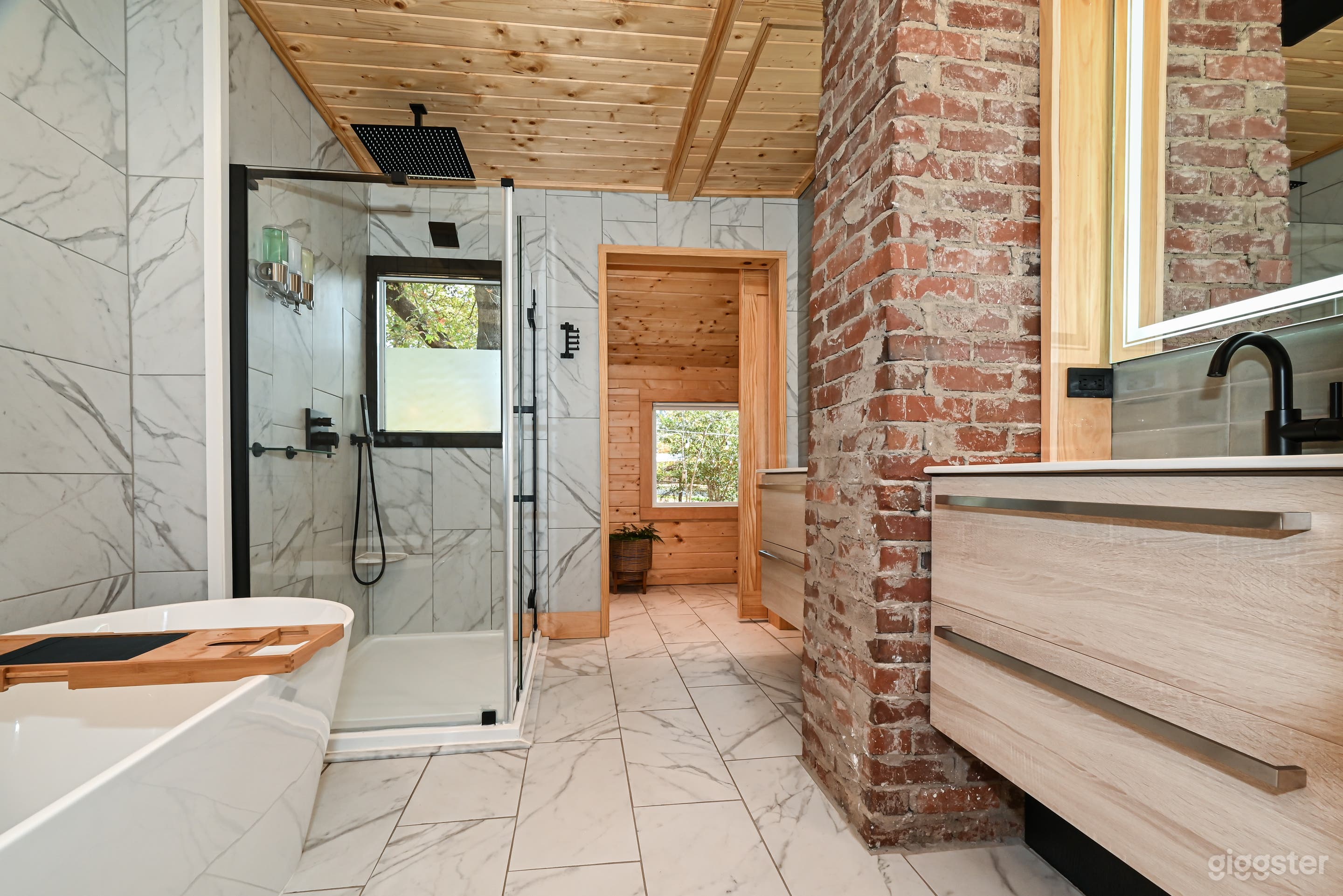 LUXE 1950's Brick Ranch Eclectic MCM Flair Photo 3