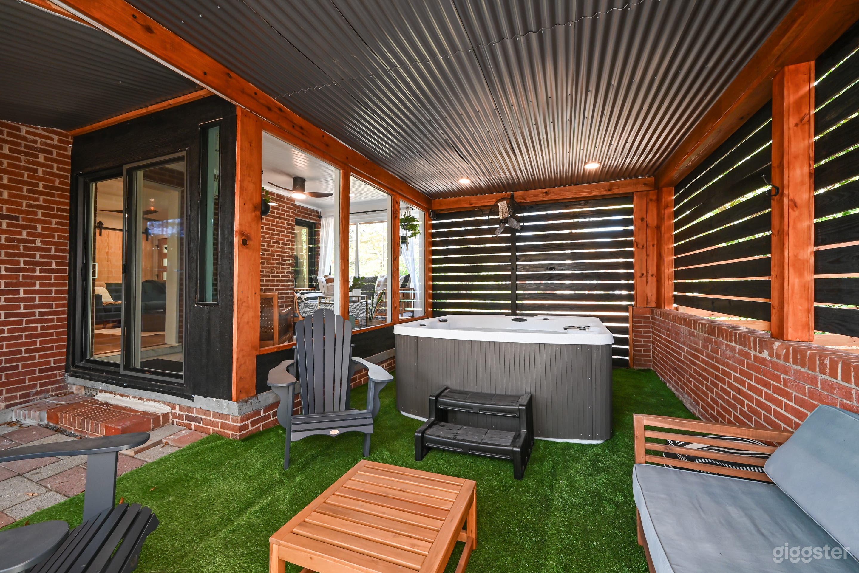 LUXE 1950's Brick Ranch Eclectic MCM Flair Photo 4