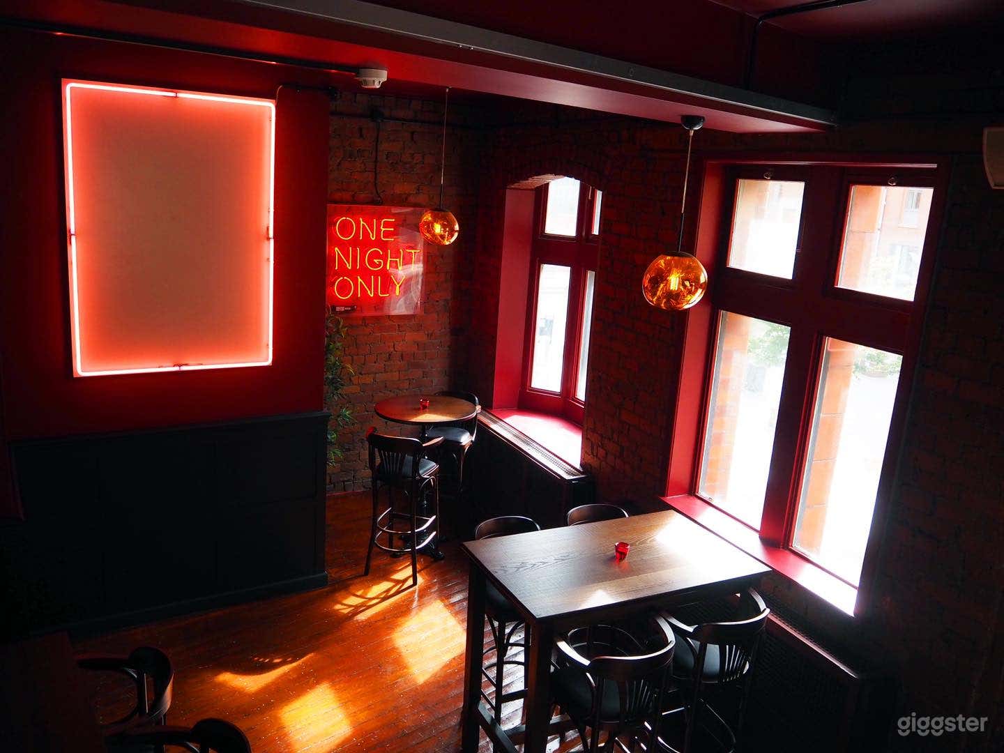 Rock ‘n’ Roll Musical Atmosphere in Manchester Photo 1