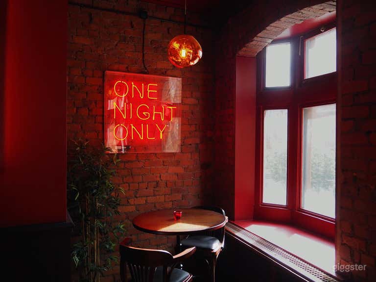  Rock ‘n’ Roll Musical Atmosphere in Manchester 