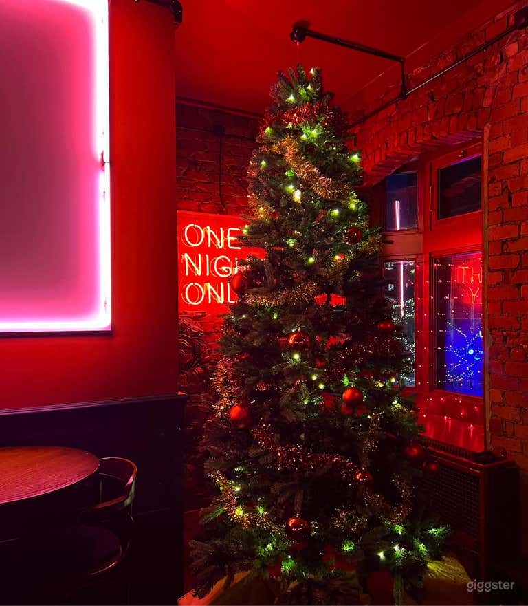  Rock ‘n’ Roll Musical Atmosphere in Manchester 