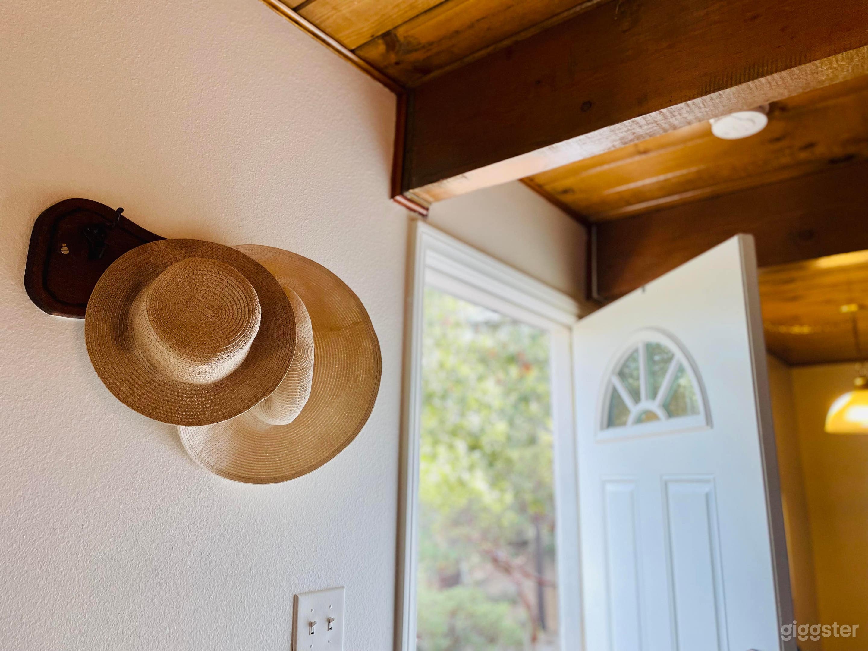 Hillside Hideaway Mountain Cabin Photo 3